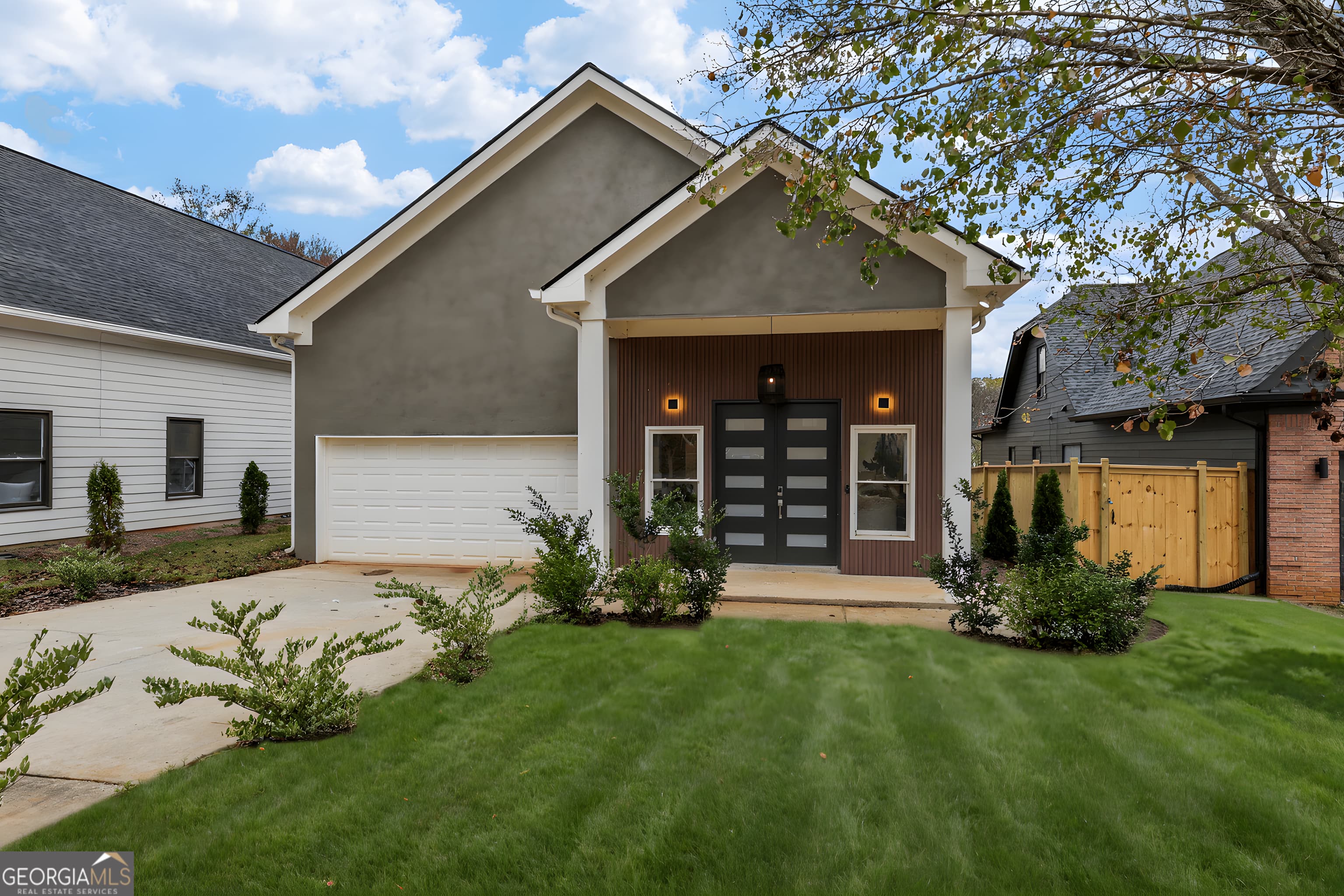 1051 Walker Se Ave — photo 1