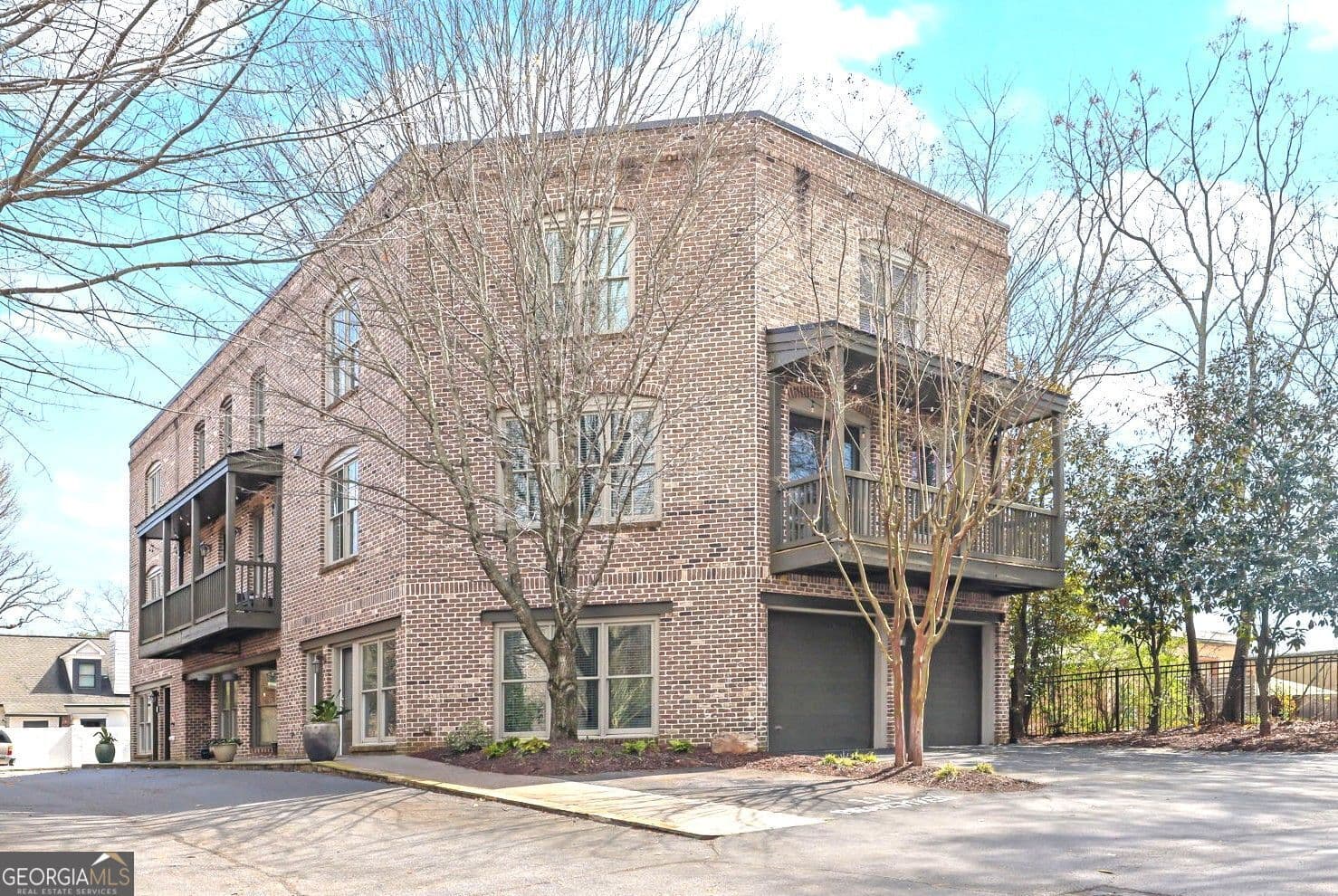 120 Green Oak Dr — photo 1