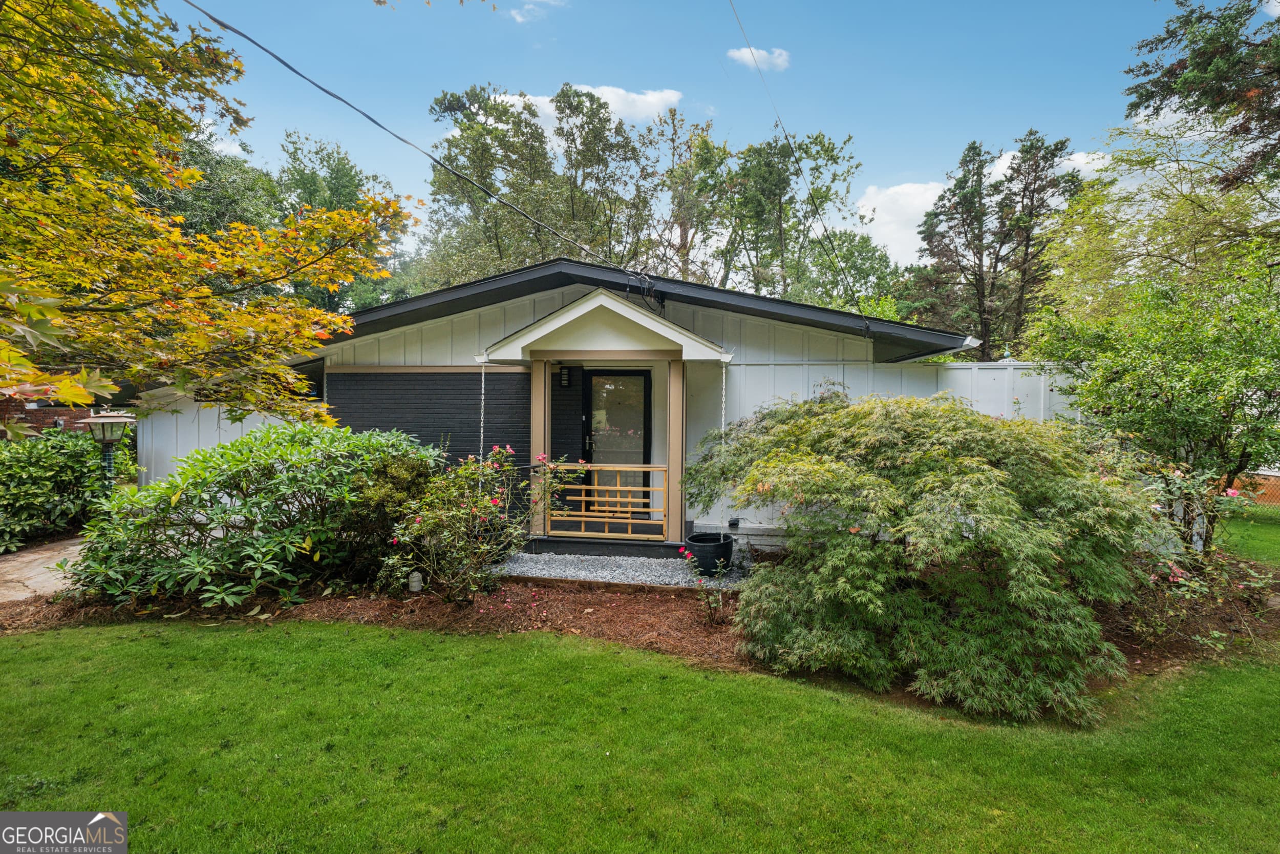 2010 Glenroy Se Dr — photo 1