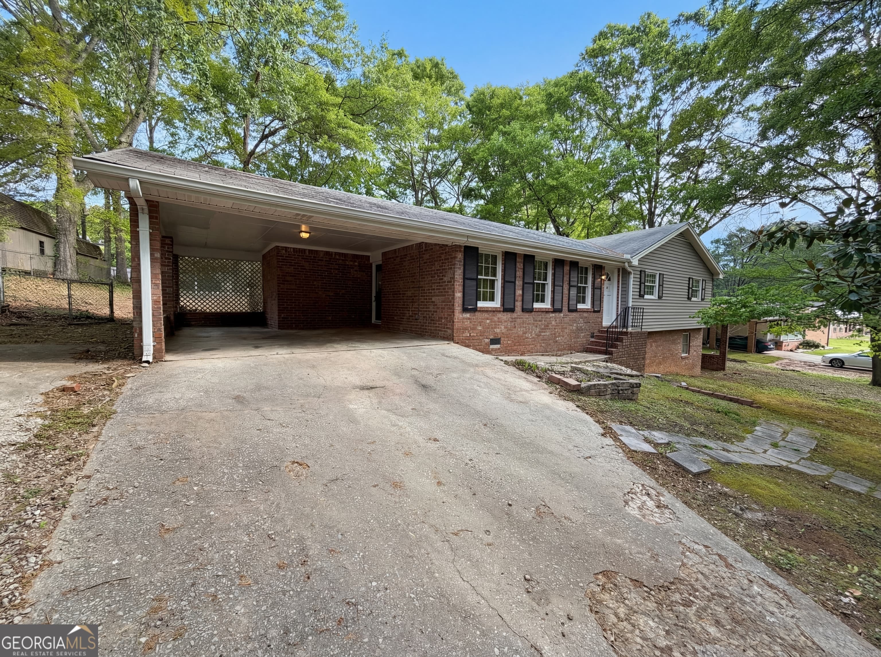 170 Laurien St — photo 1