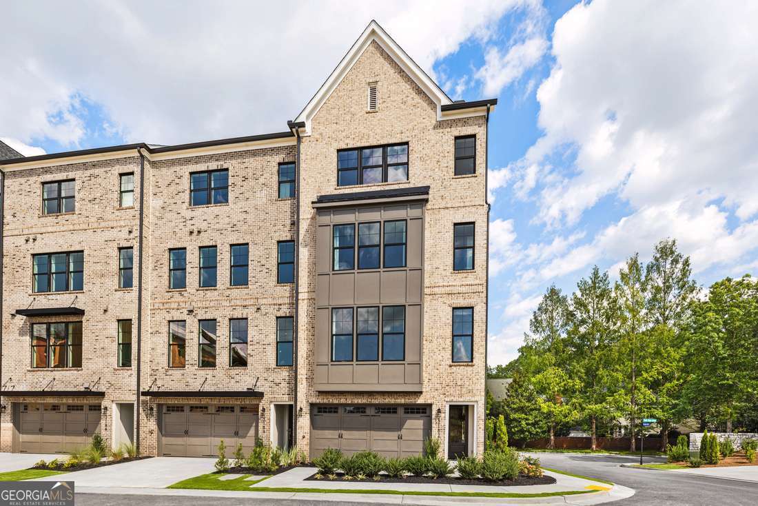 2248 Crestview Dr 33 — photo 1