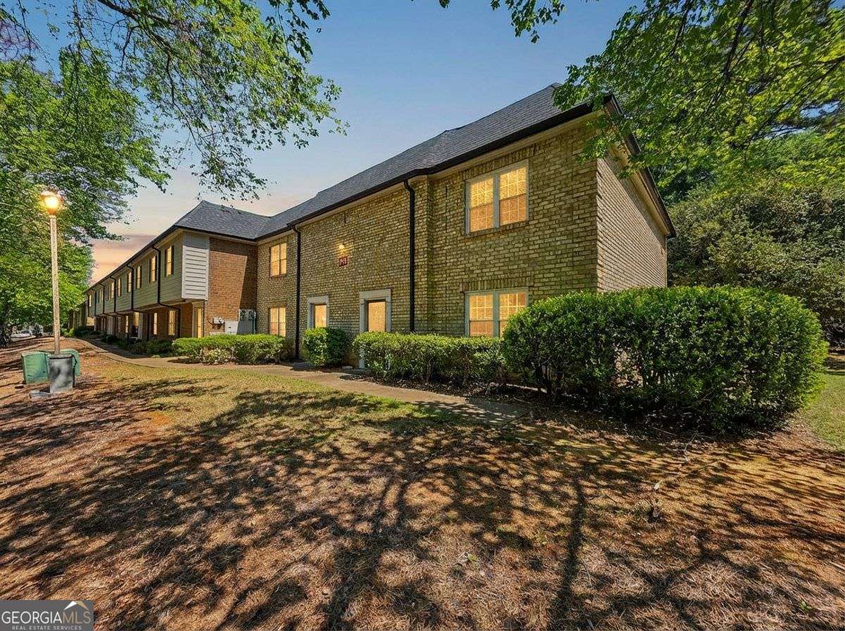 270 Winding River Rd H — photo 1