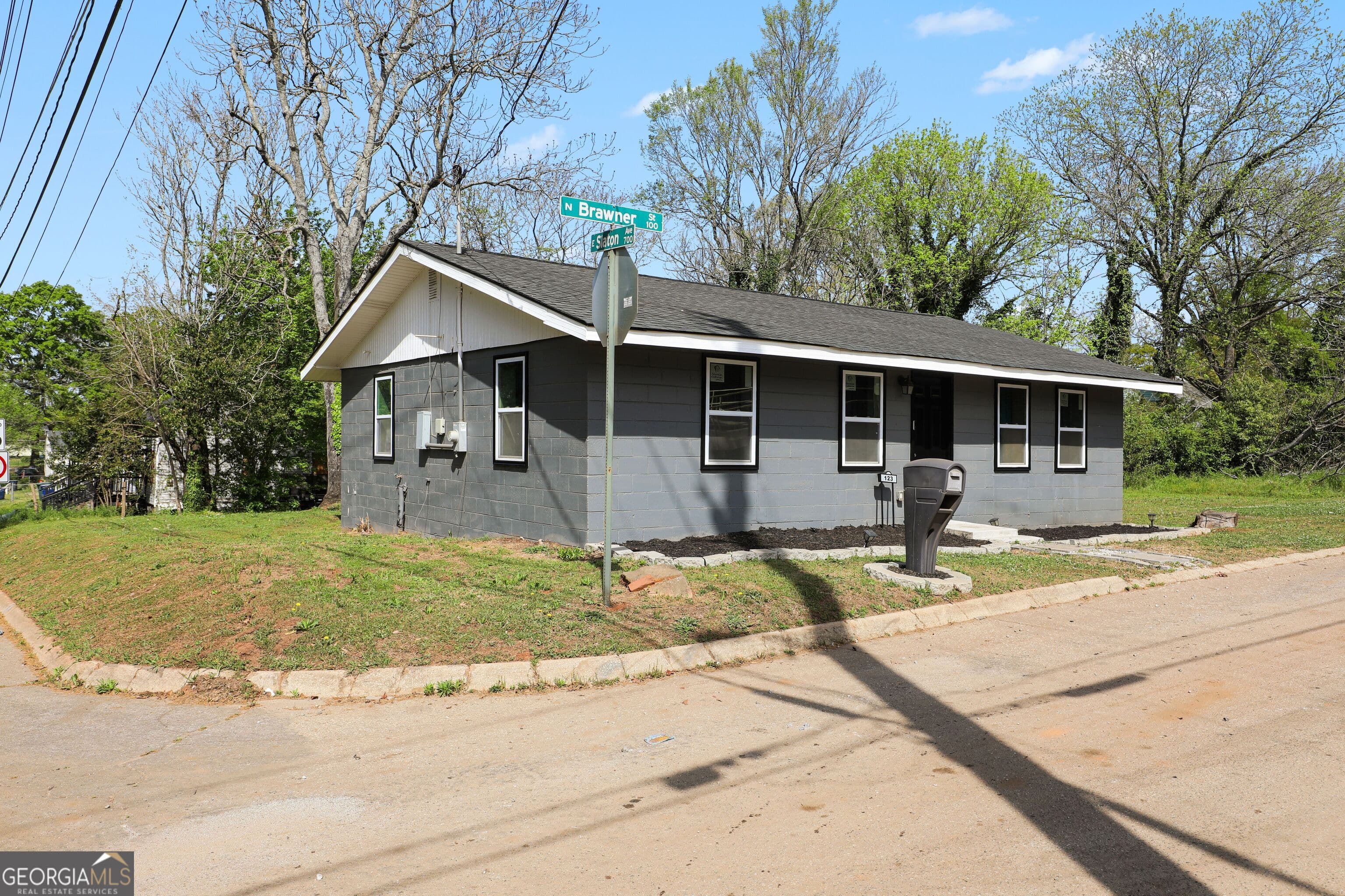 123 N Brawner St — photo 1