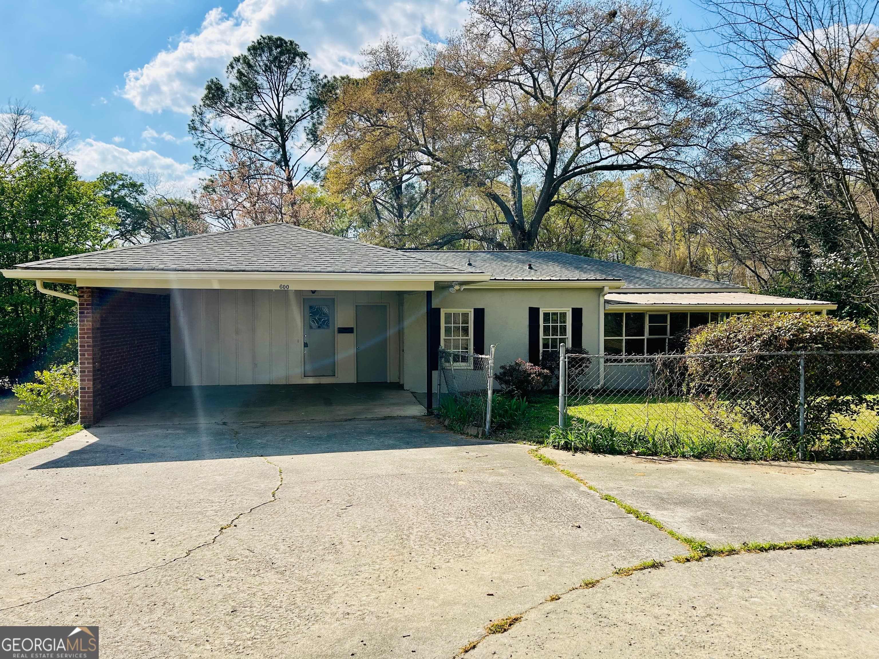 600 Oakcrest Dr — photo 2