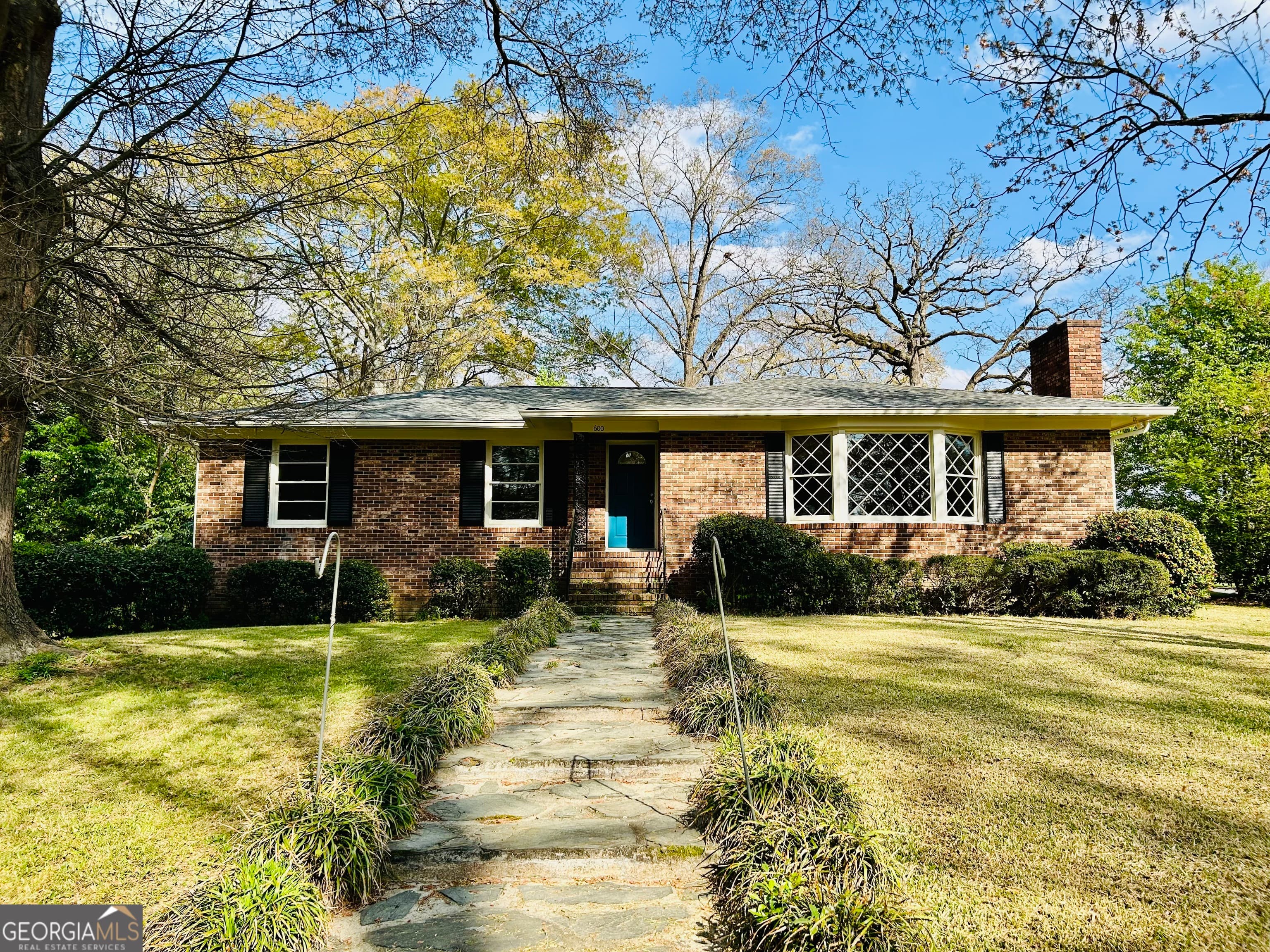 600 Oakcrest Dr — photo 1