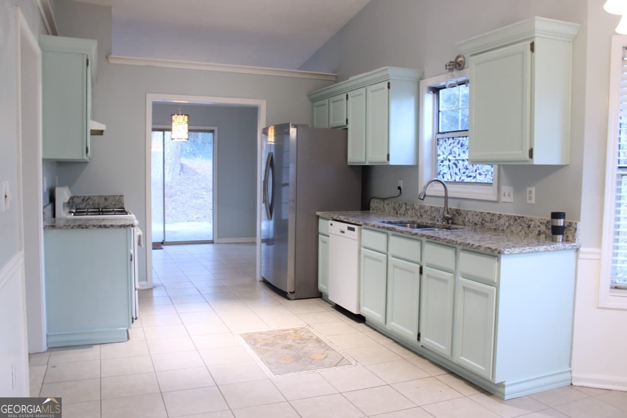 1991 Hollywood Dr — photo 2