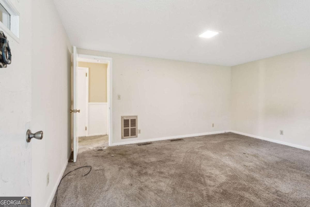 81 Russell Rd — photo 2