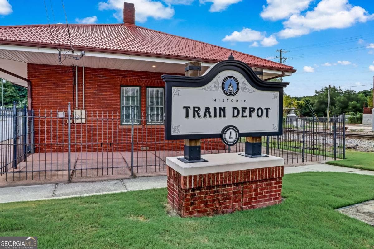 81 Russell Rd — photo 45