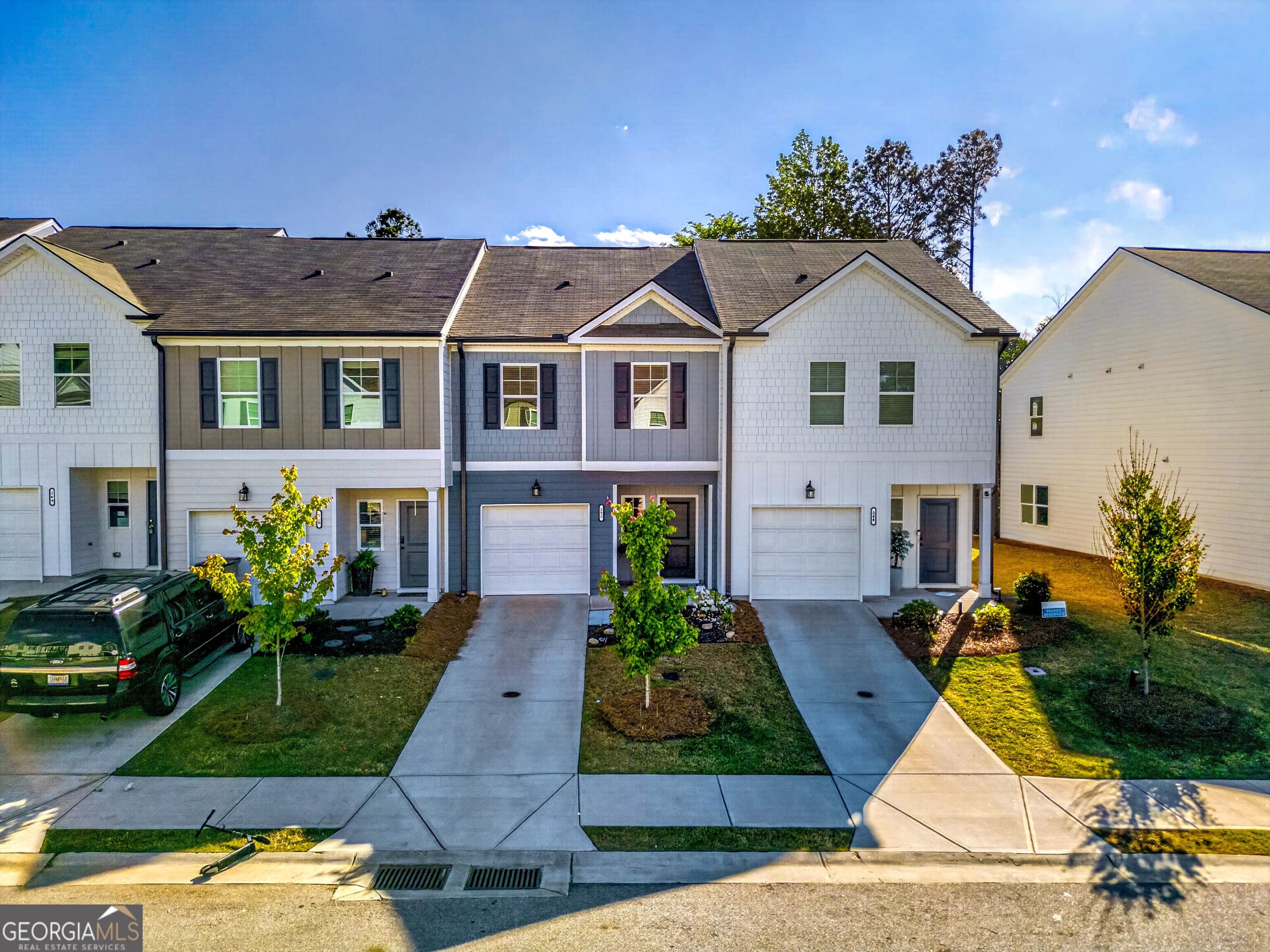 252 Regent Park — photo 2