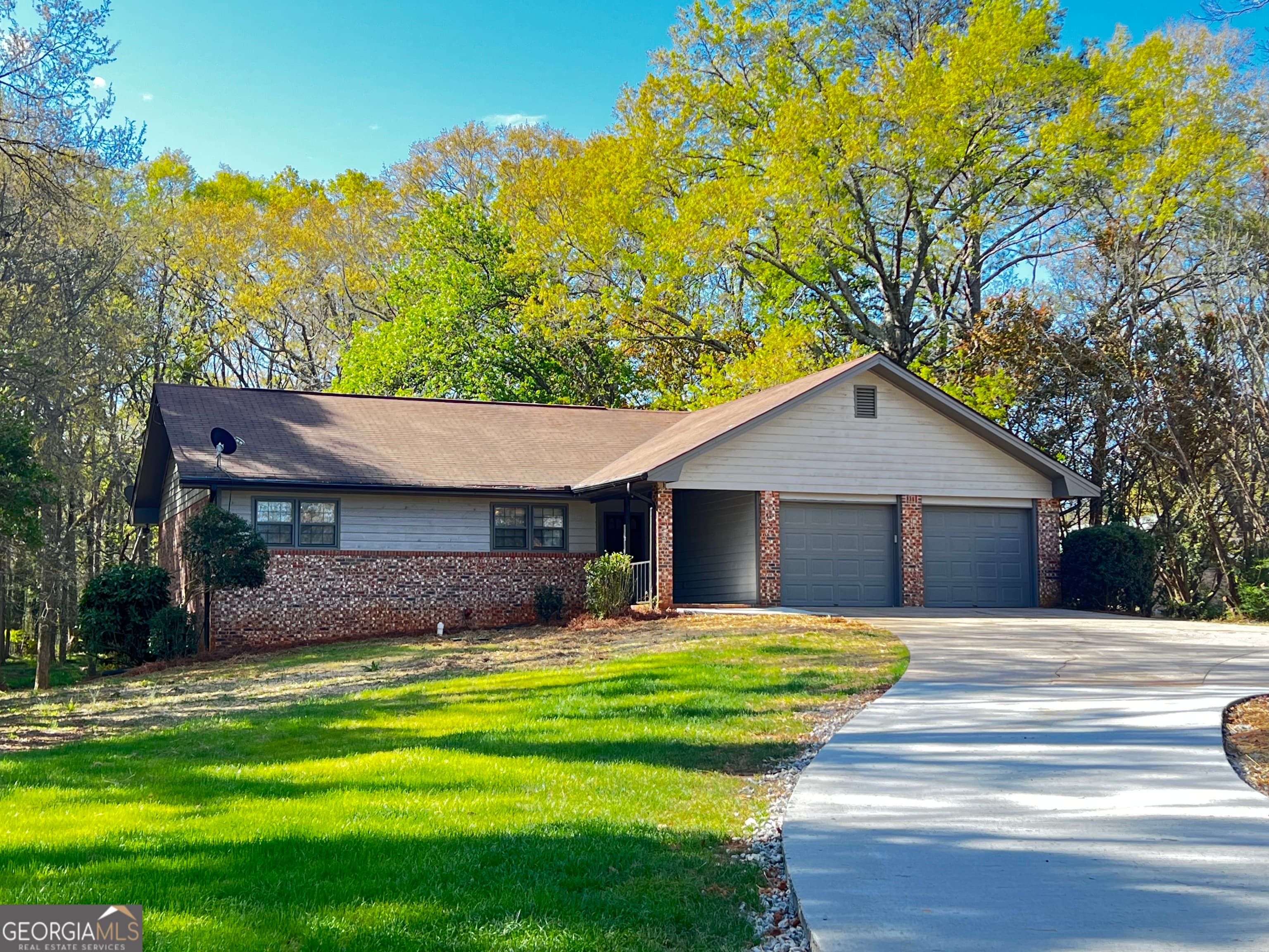 2115 Oak Hill Rd — photo 1