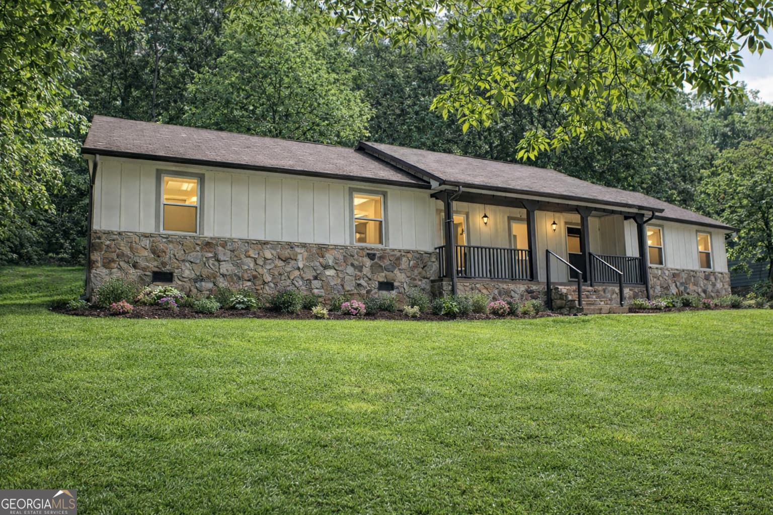 409 Flora Ave — photo 1