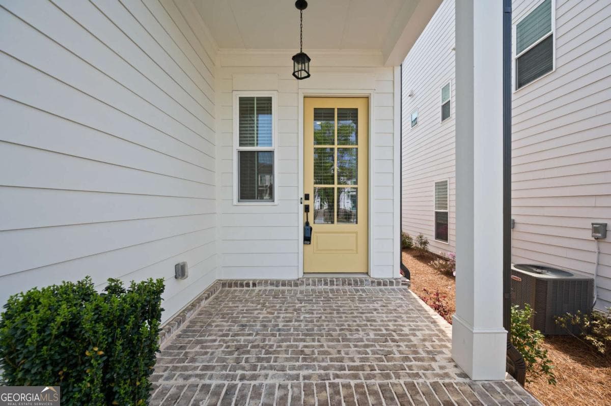 637 Skytop Dr — photo 2