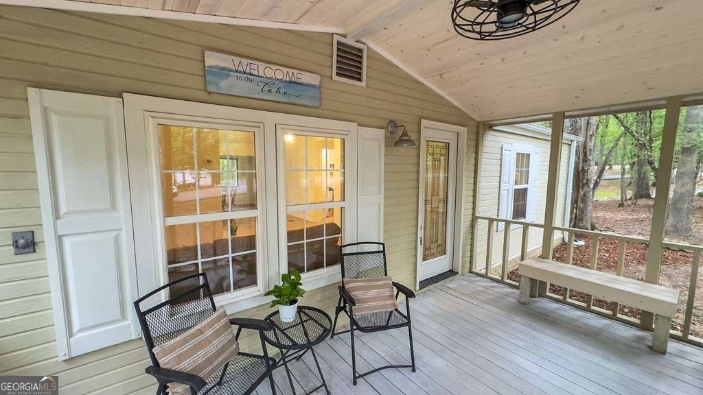 600 Lakeside Dr — photo 2