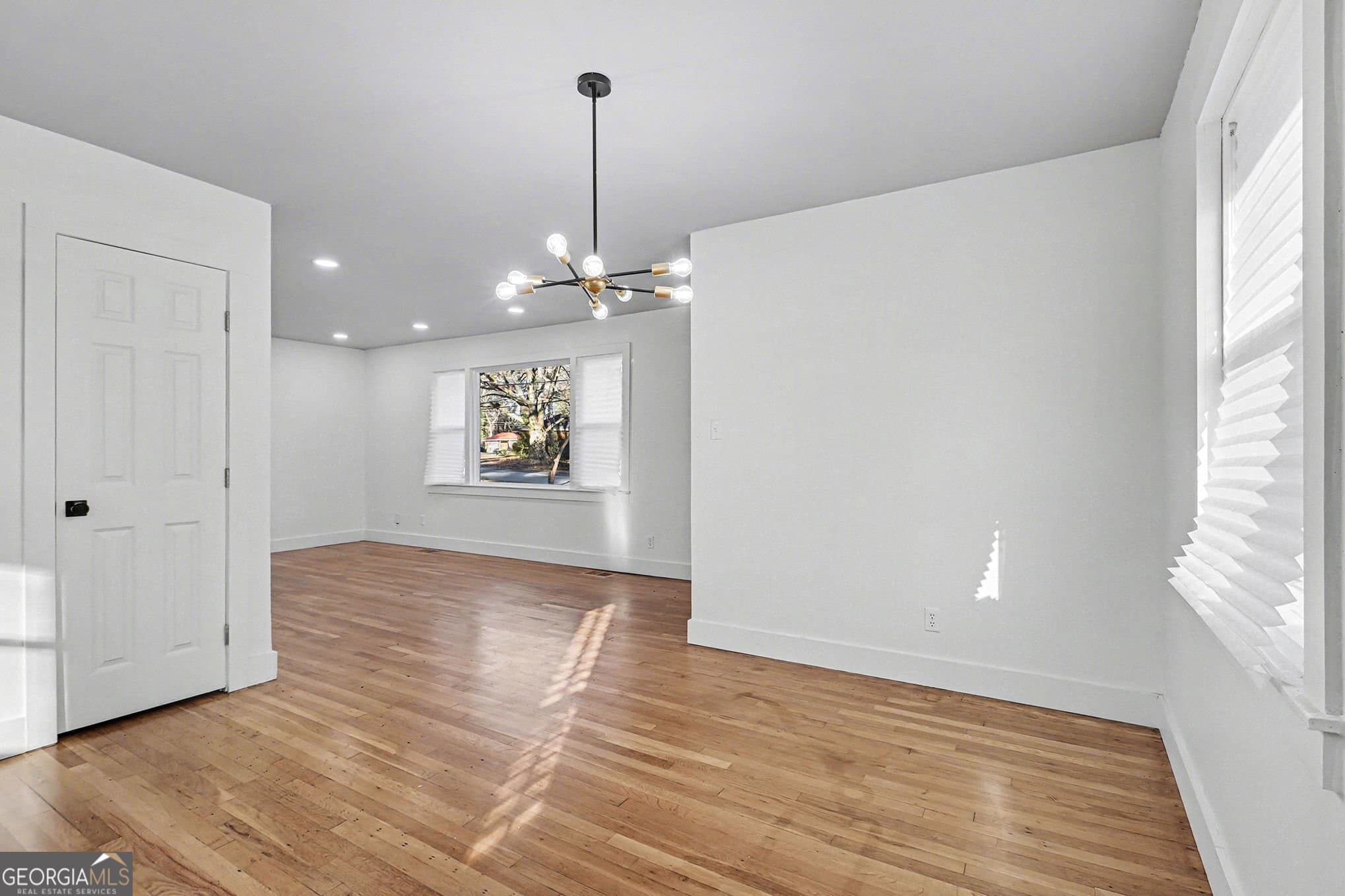 2213 Sharon Way — photo 2