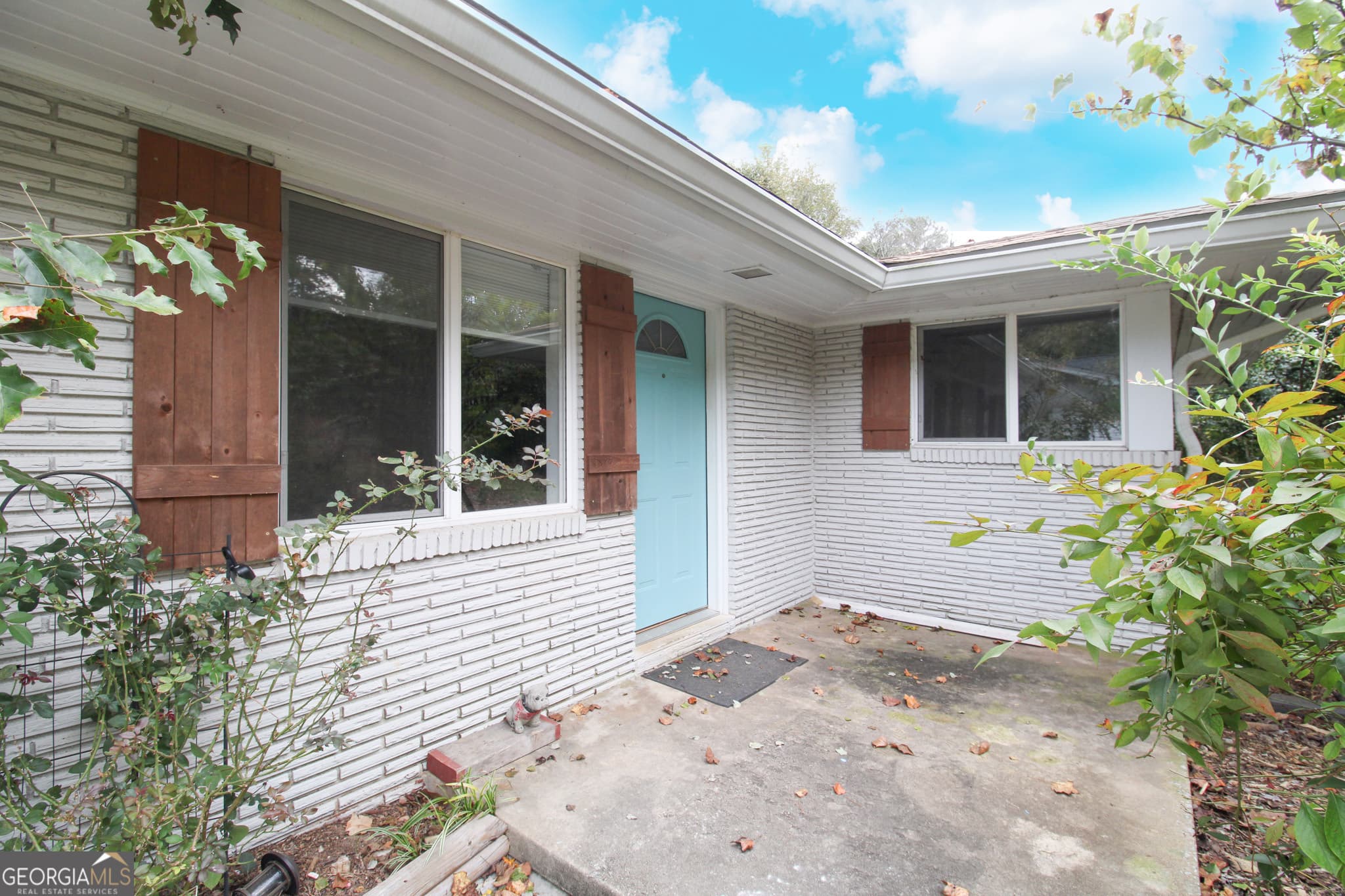 352 Greencrest Dr — photo 1