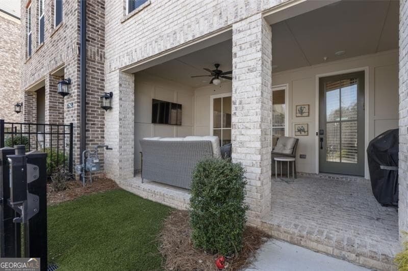 116 Everley Walk — photo 1