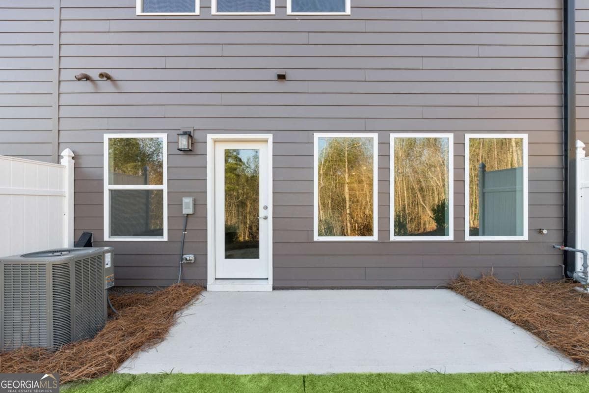 446 Laurelwood Ln — photo 2