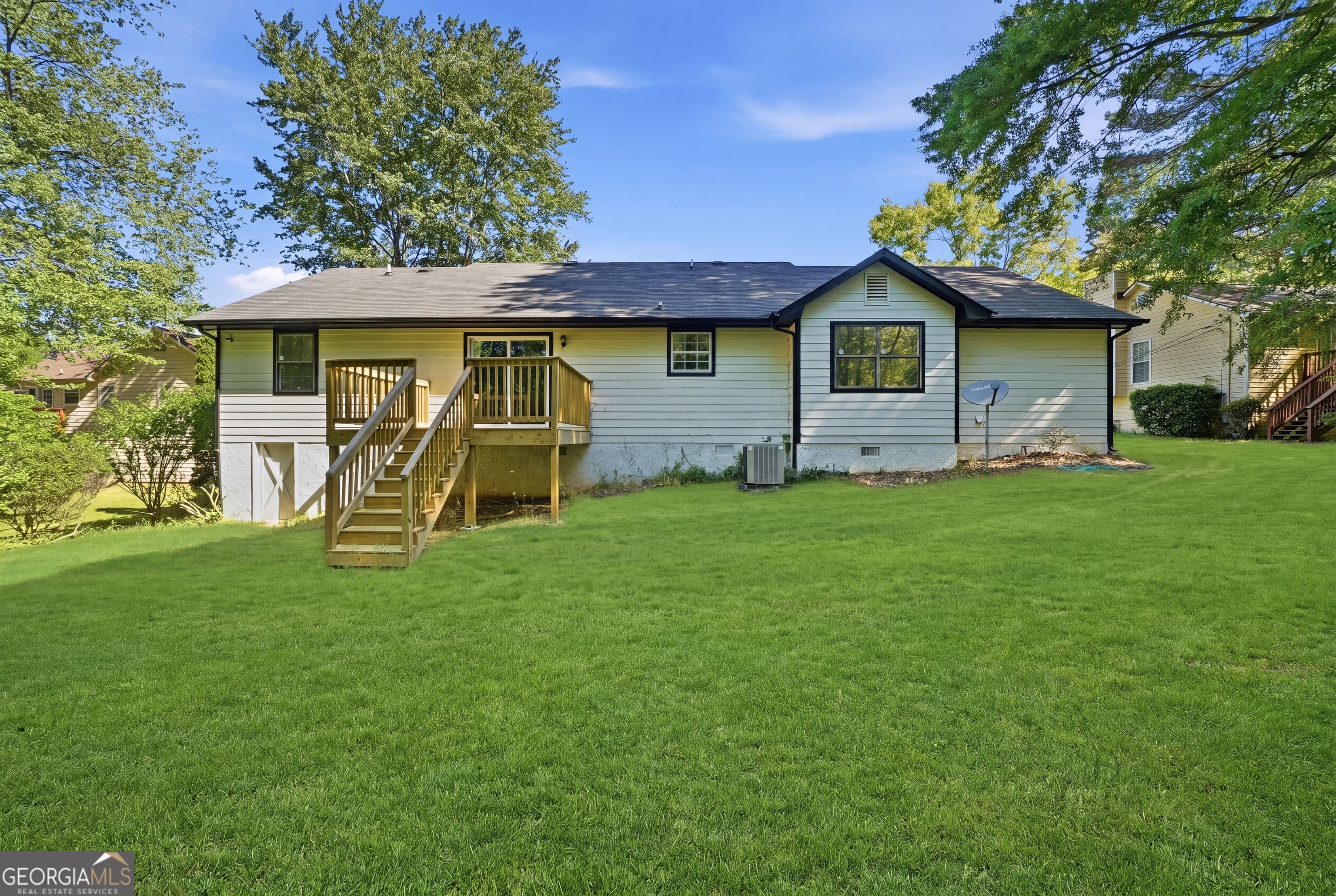 7145 Stonecreek Dr — photo 2