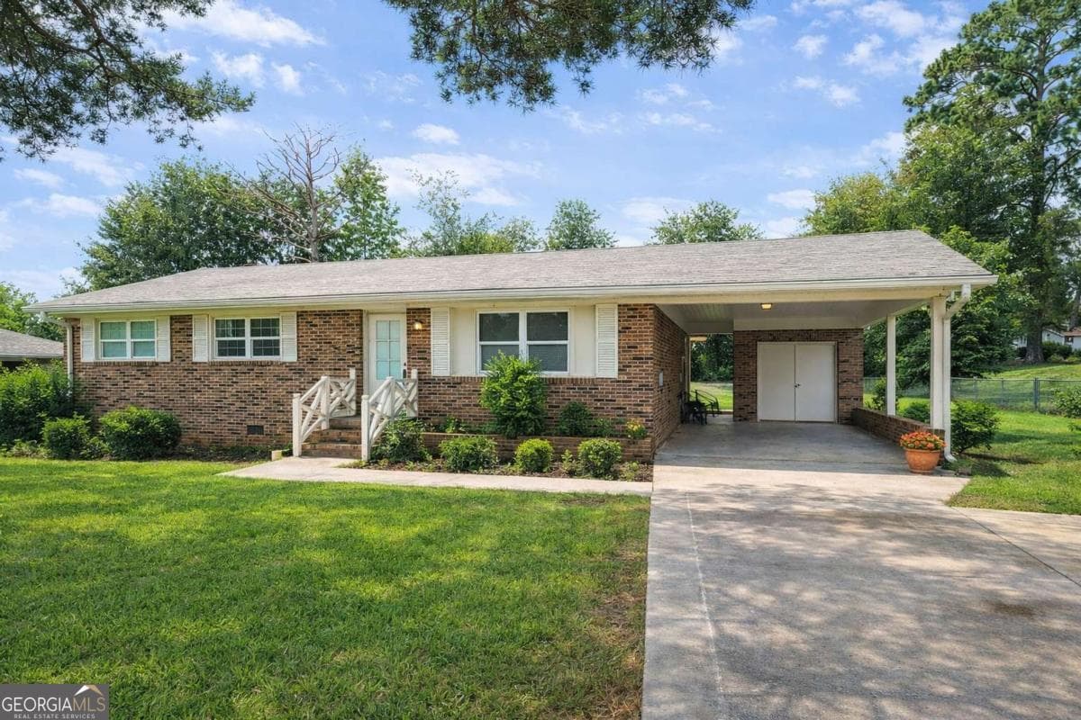 615 Peachtree Dr — photo 1