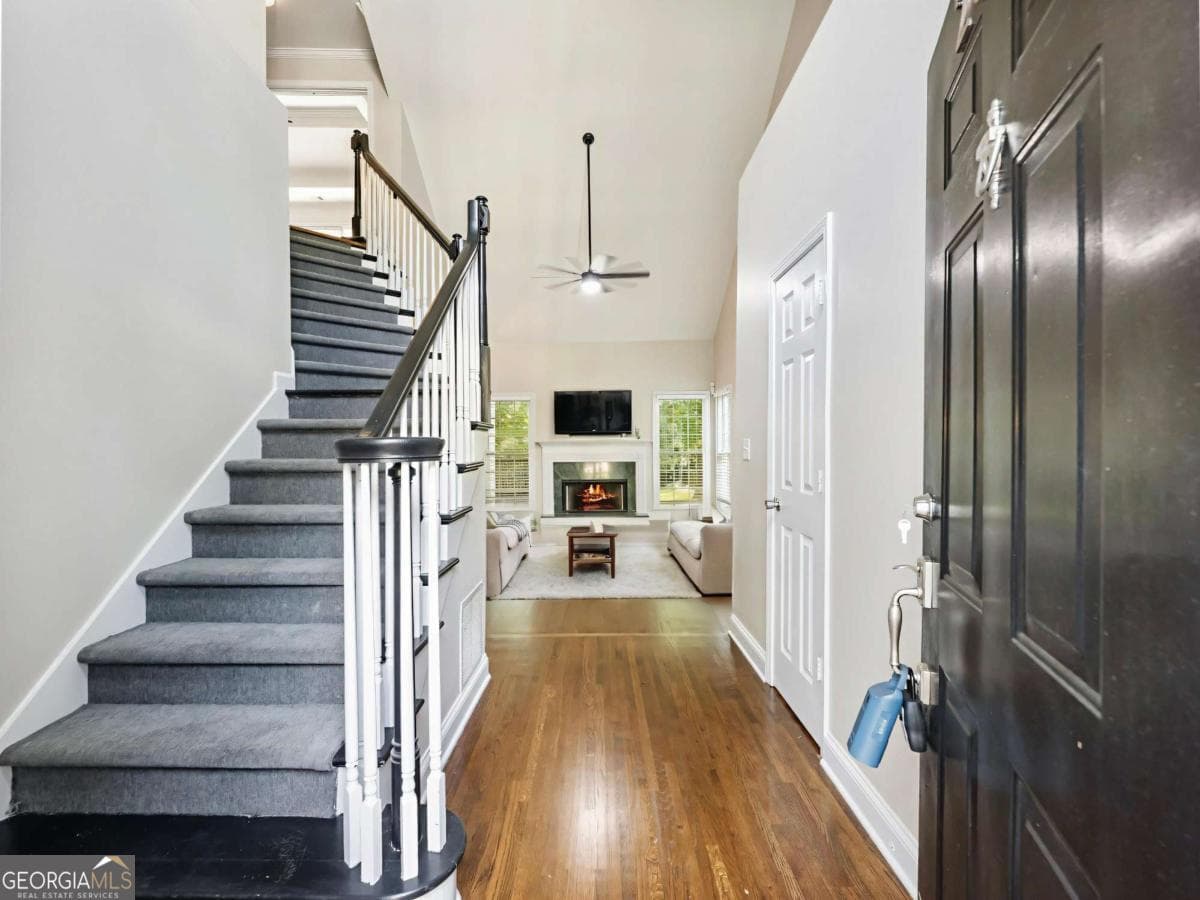 2348 Logan Ne Circle — photo 2