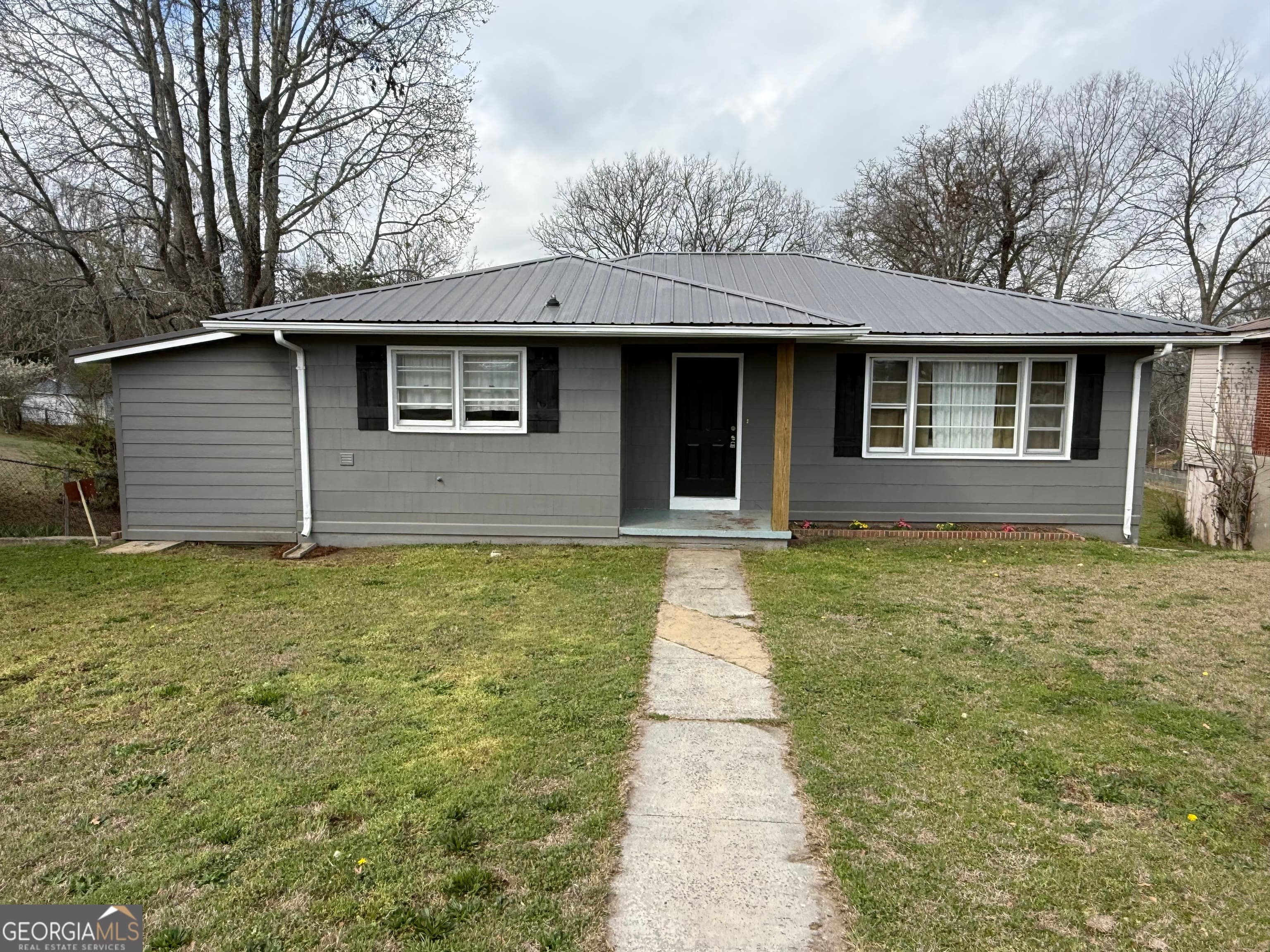 2522 Moore — photo 1