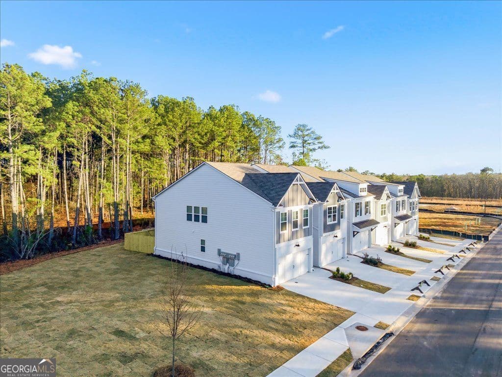 2561 Riverside Rd — photo 1