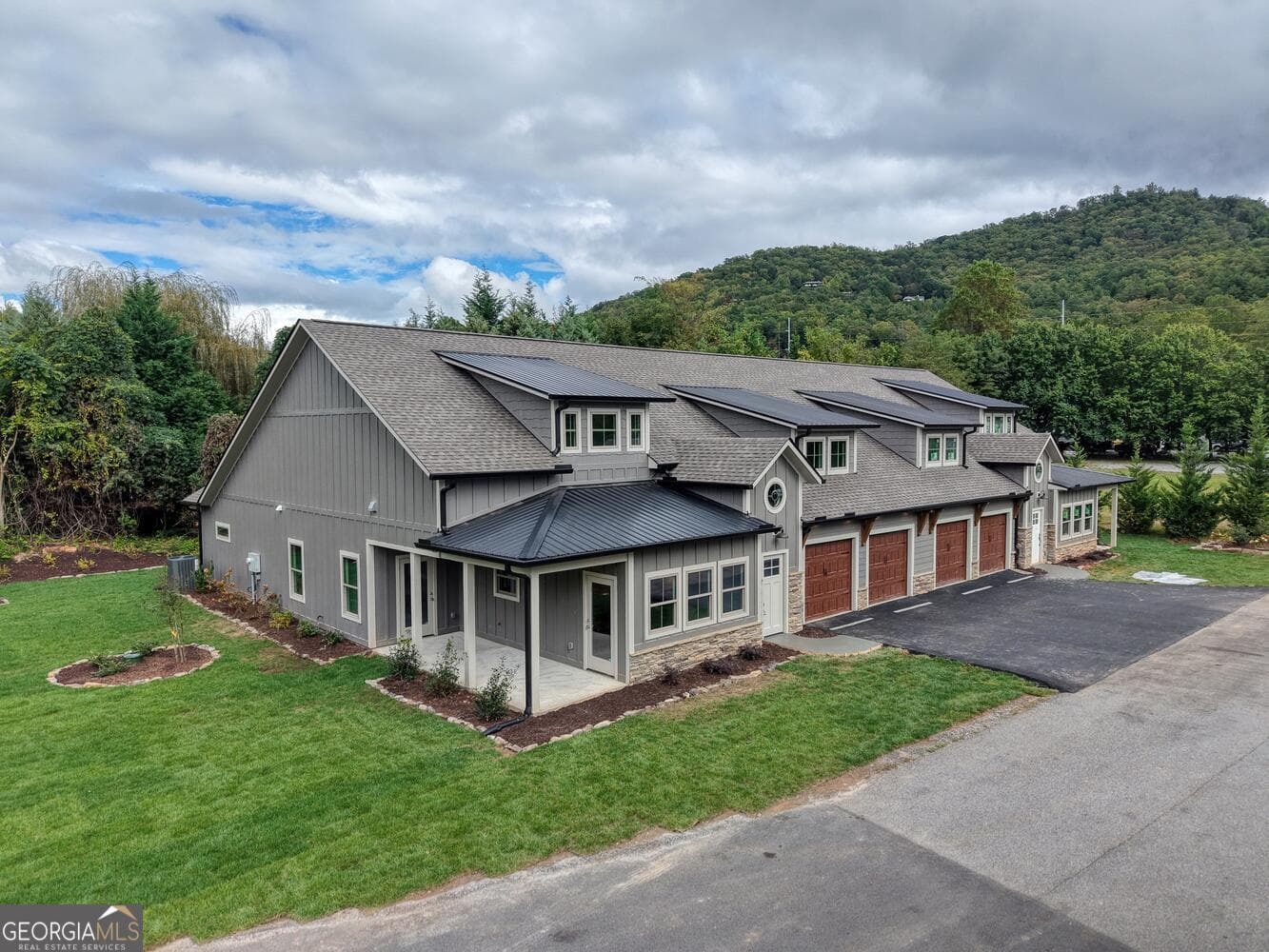 98 Brett Way — photo 1