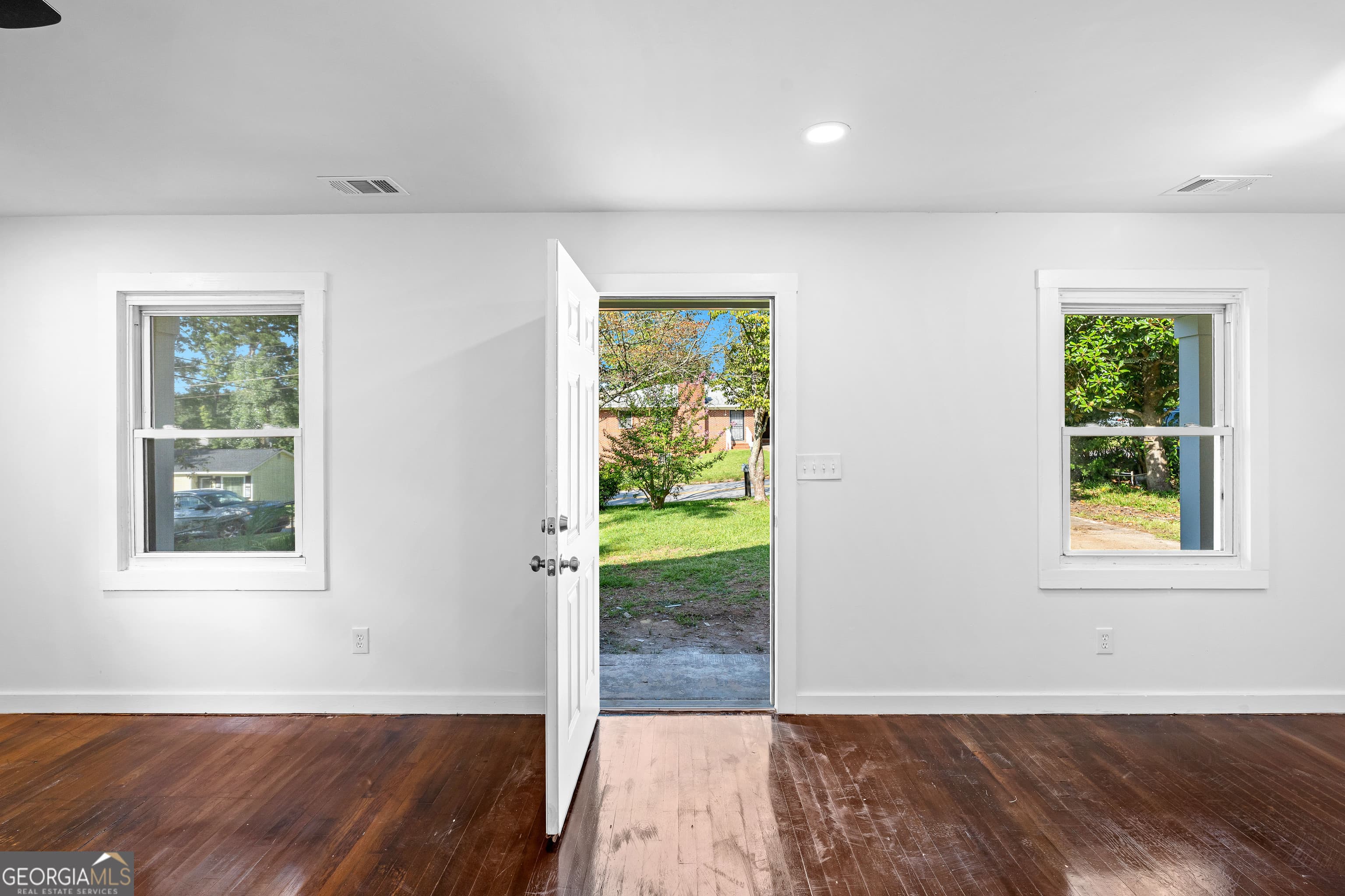 1324 Spellman Ave — photo 2