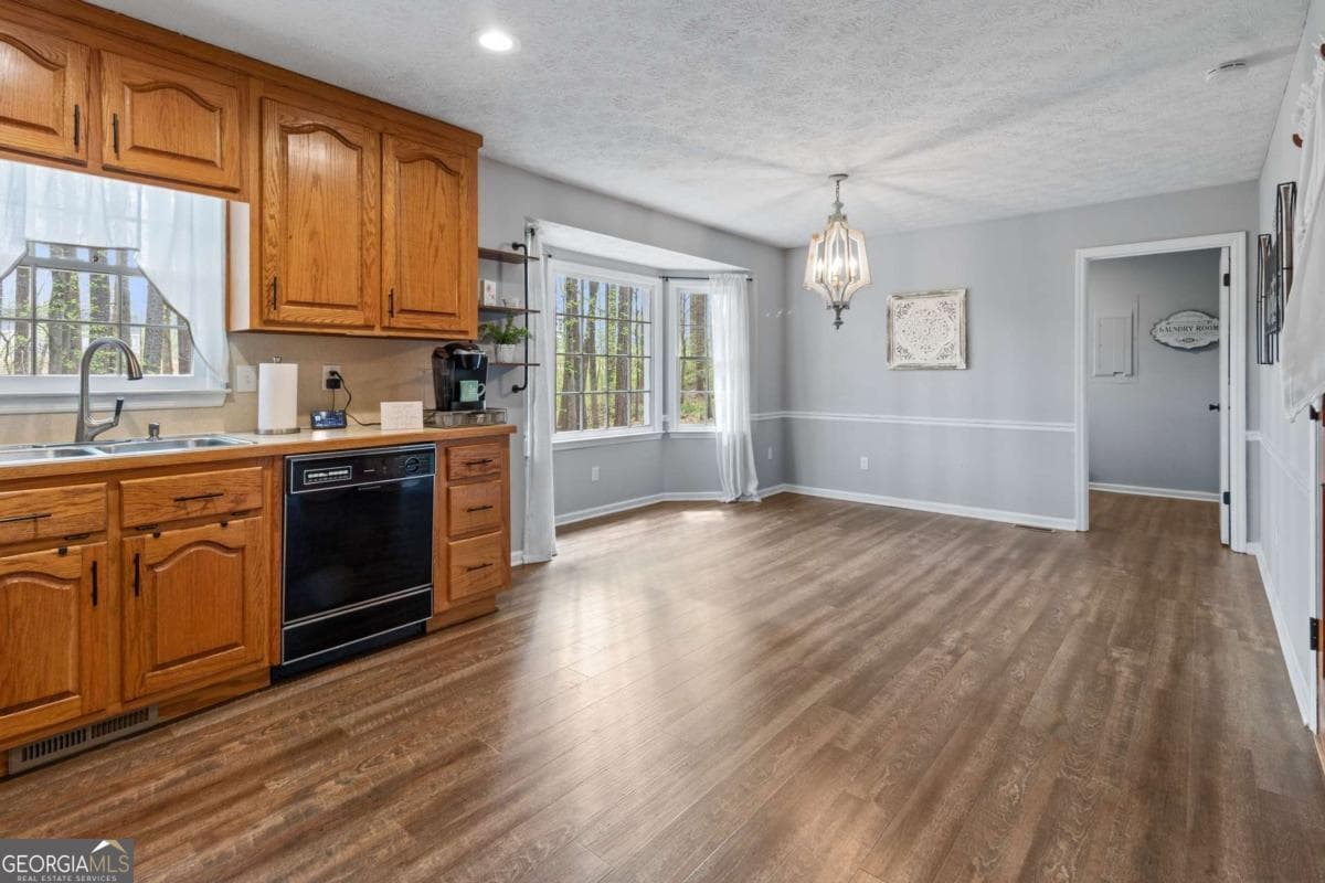 3560 Daylon Dr — photo 2