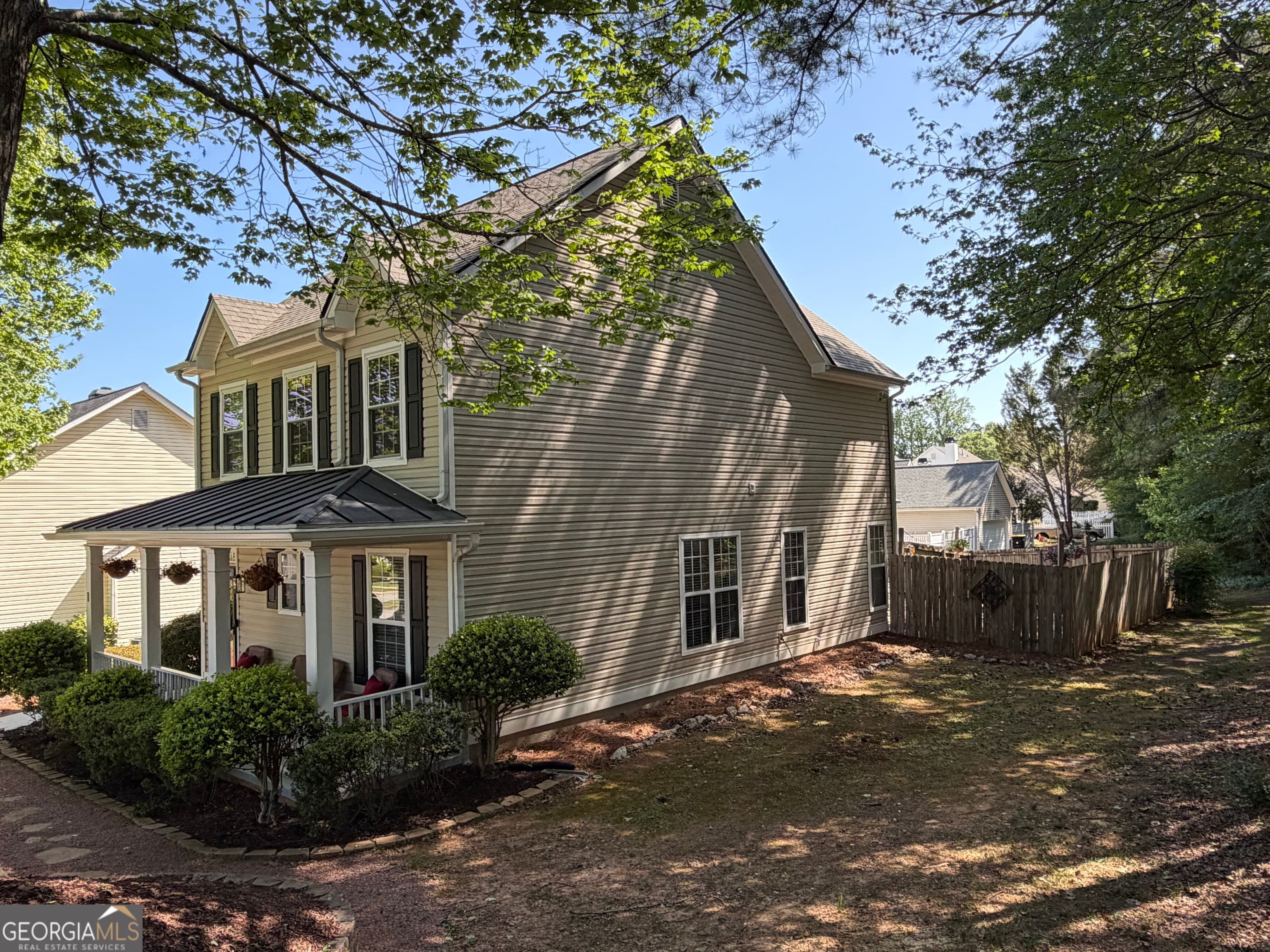 1 The Promenade — photo 2