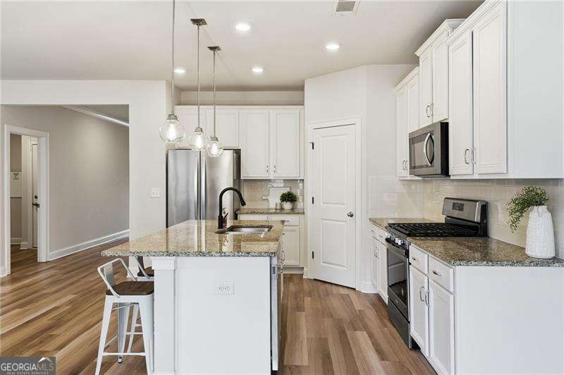 207 Meadows Ct — photo 2