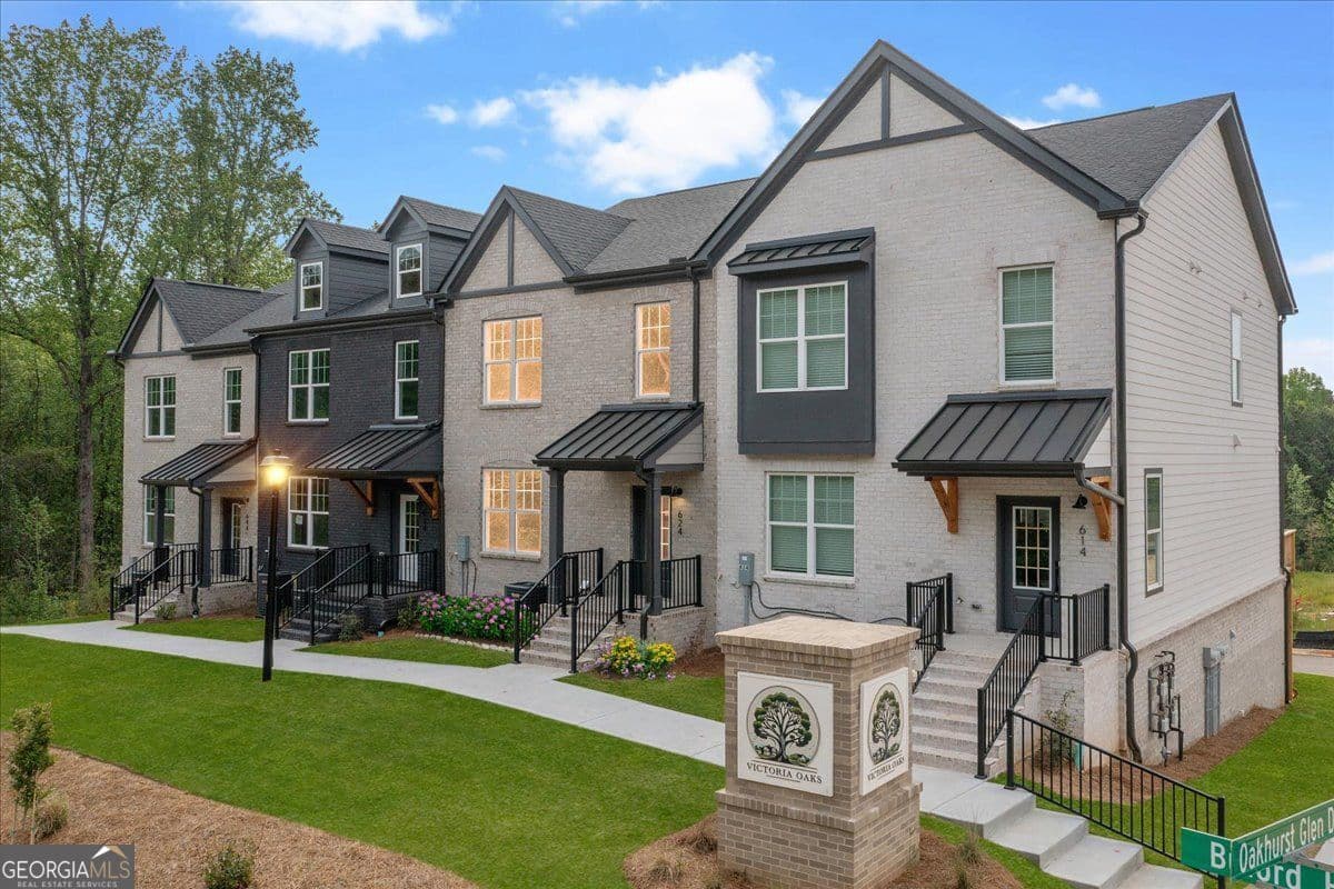 624 Oakleaf Grove Ln — photo 1