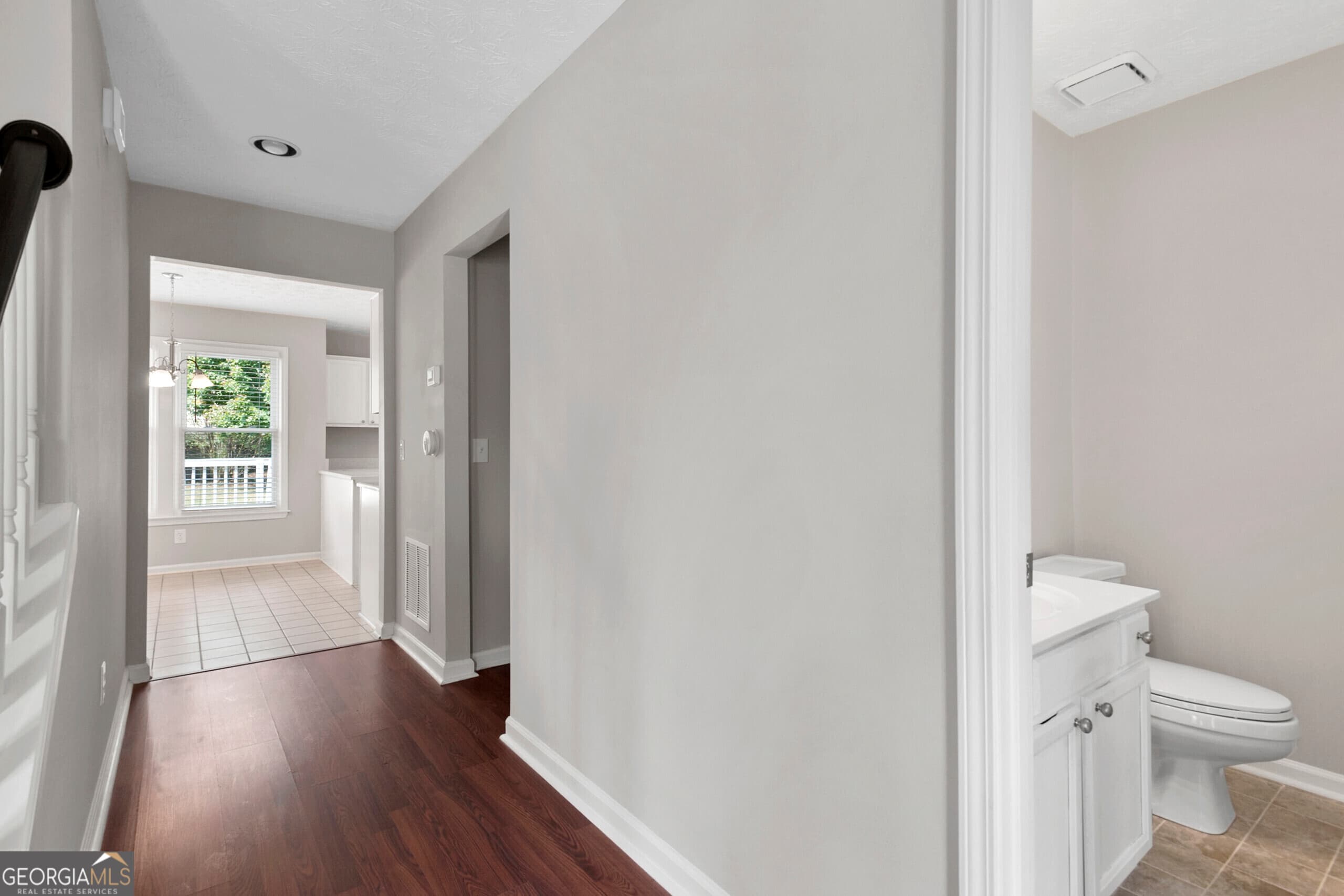 465 Mikasa Dr — photo 2