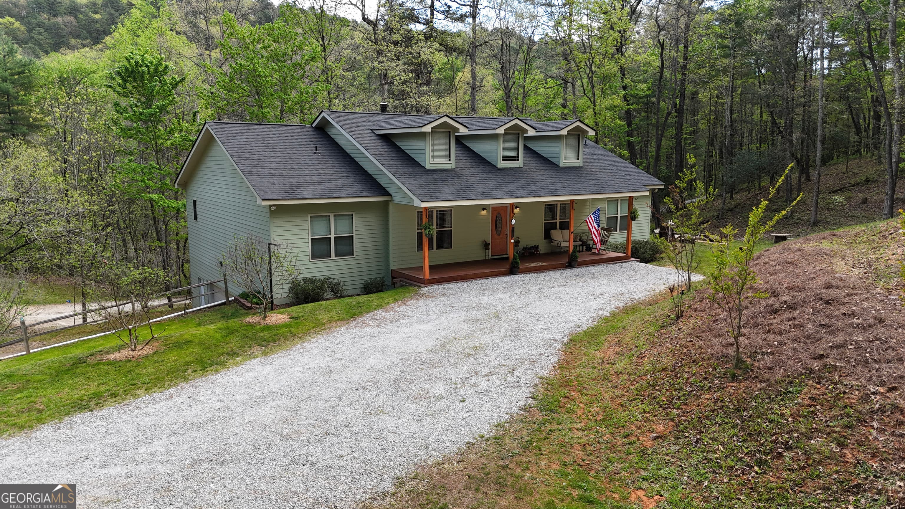 812 Covecrest Dr — photo 1