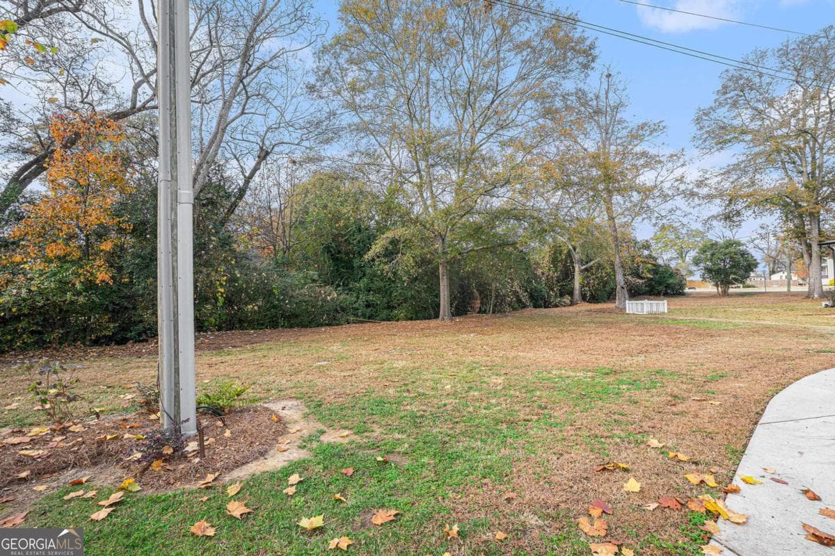 352 Davis St — photo 32