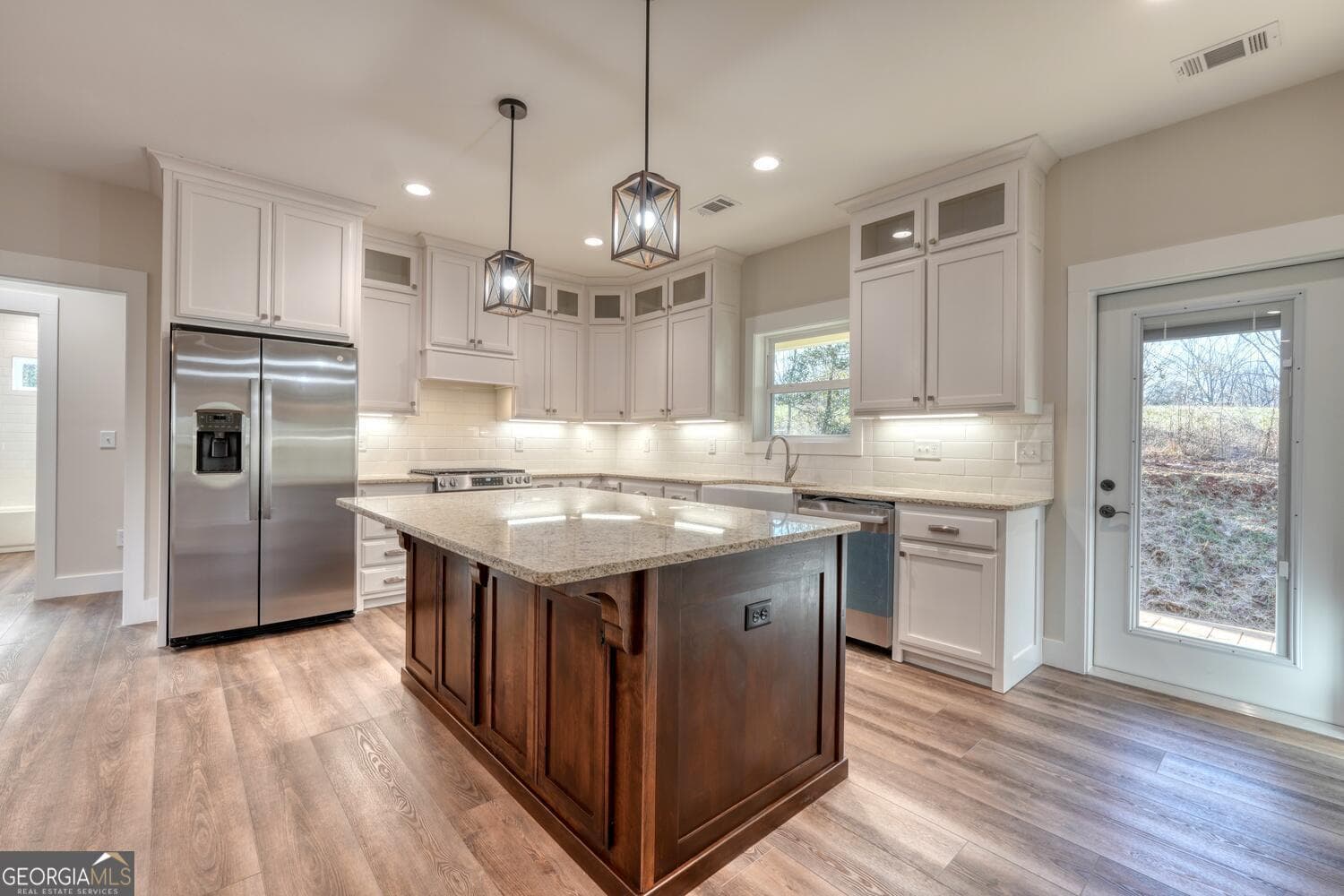 60 Oxford Trail — photo 2