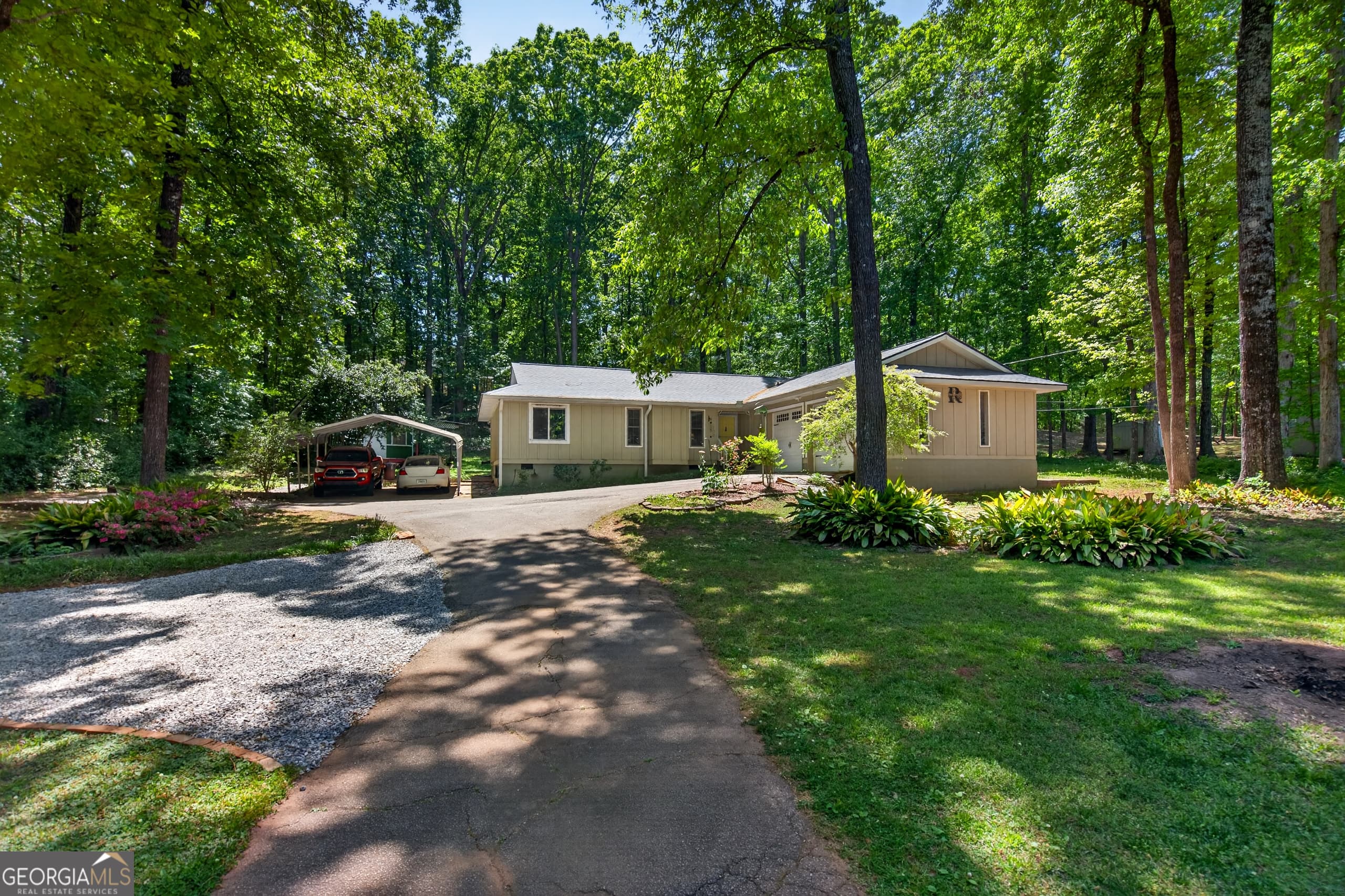 300 Cumberland Dr — photo 2