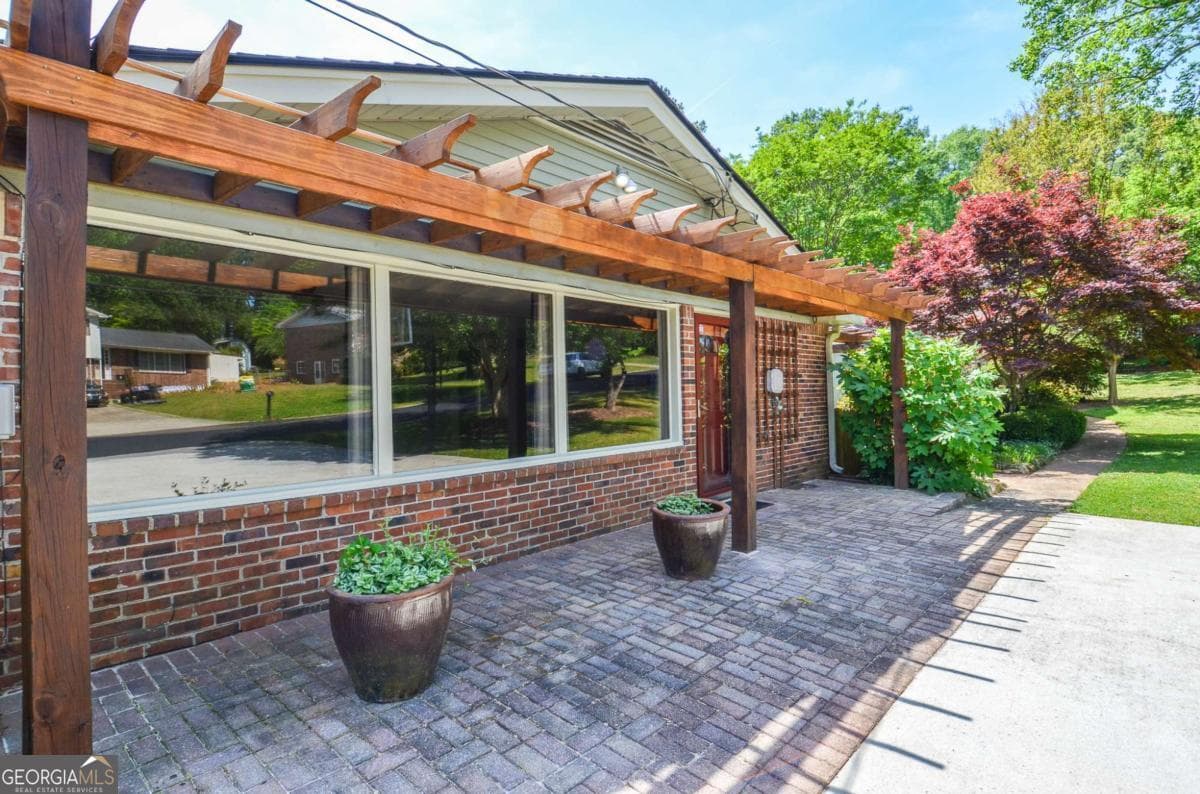 5586 Crestwood Dr — photo 1