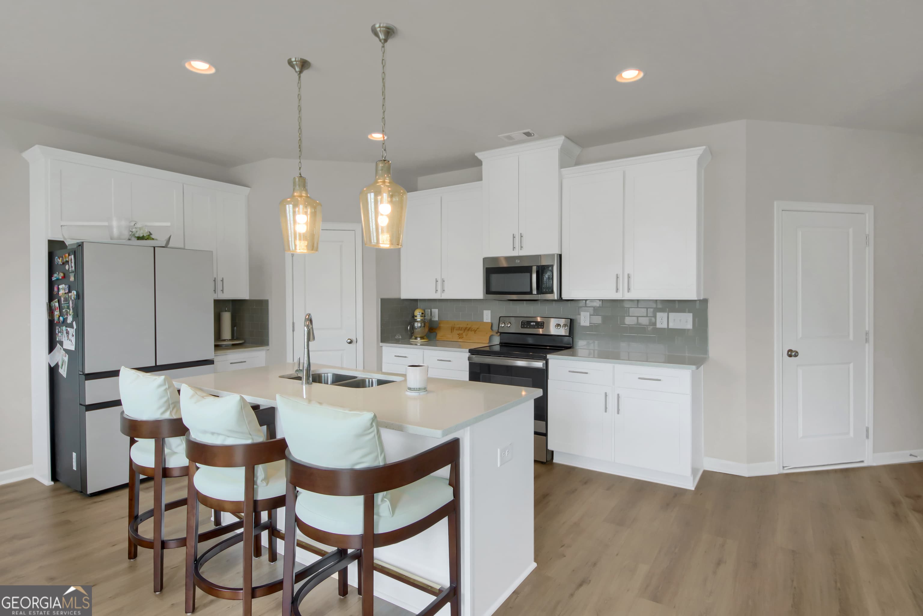 2820 Aralynn Way — photo 2