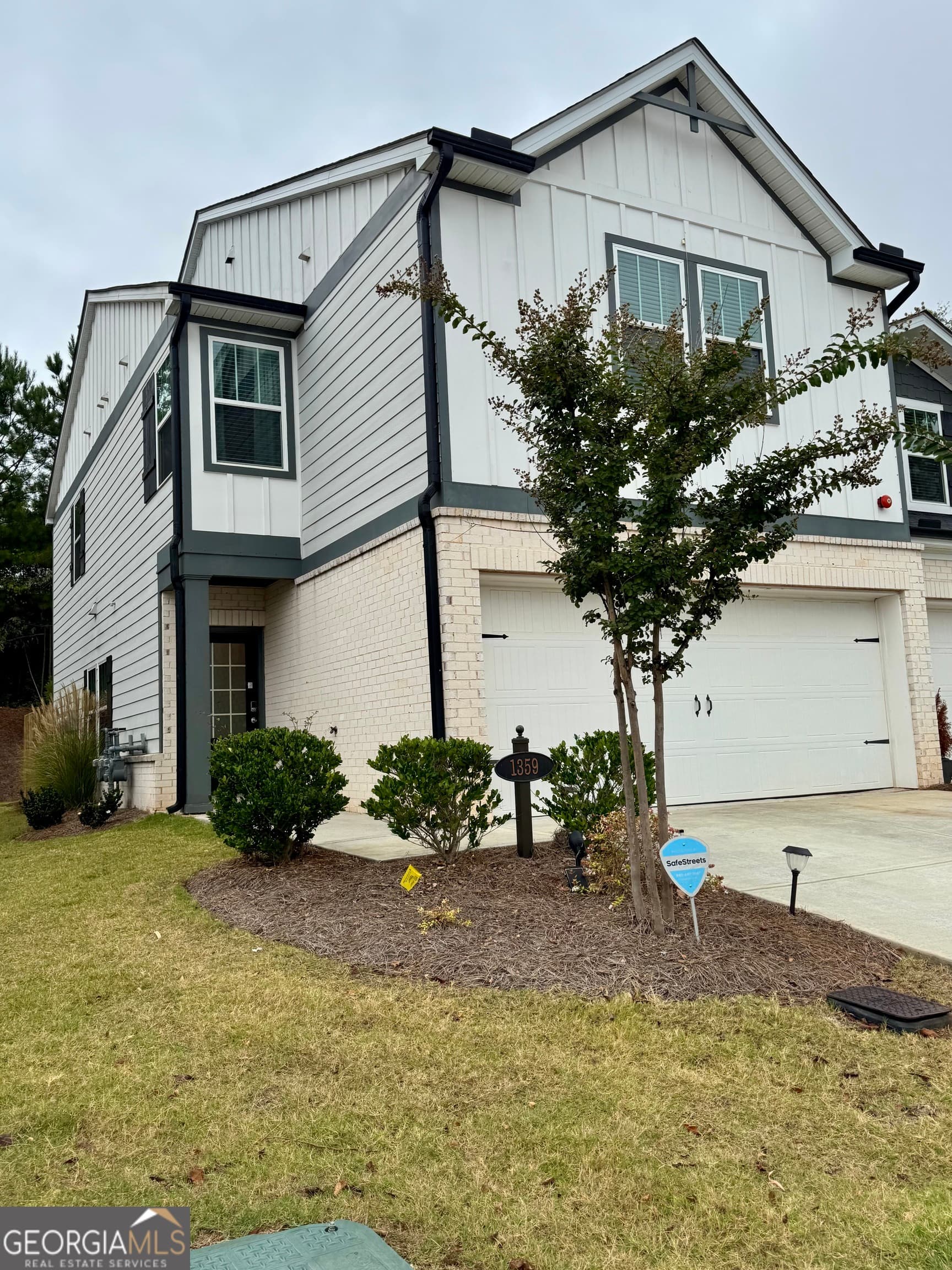 1359 Vayda Ct — photo 1