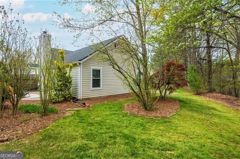 229 Dennis Dr — photo 2