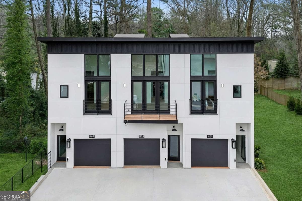 1161 Penny Ln — photo 1