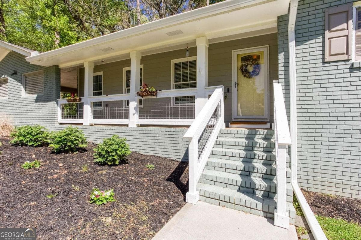 3135 Laura Ln — photo 2