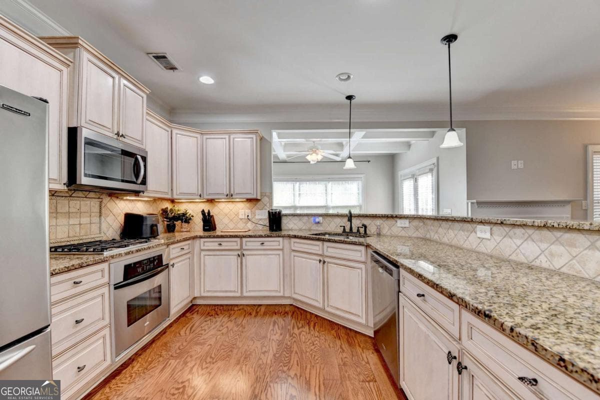 3013 Amberglen Ct — photo 2