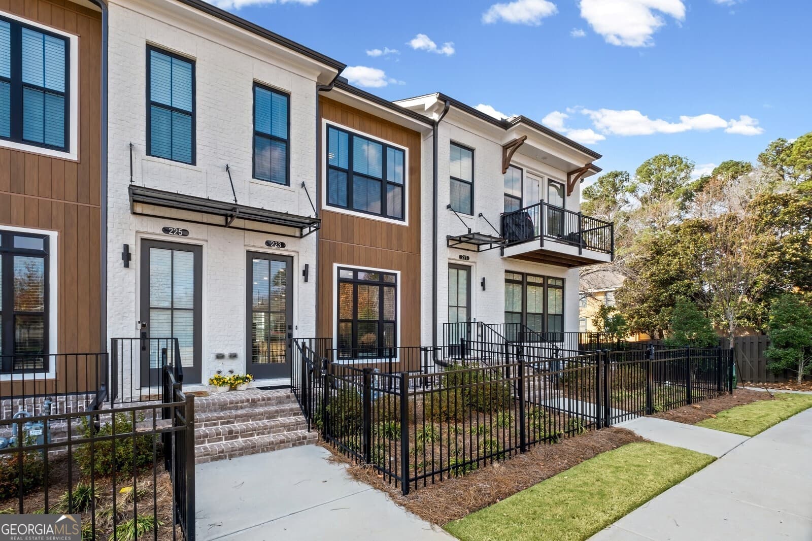 223 Downing Dr — photo 1