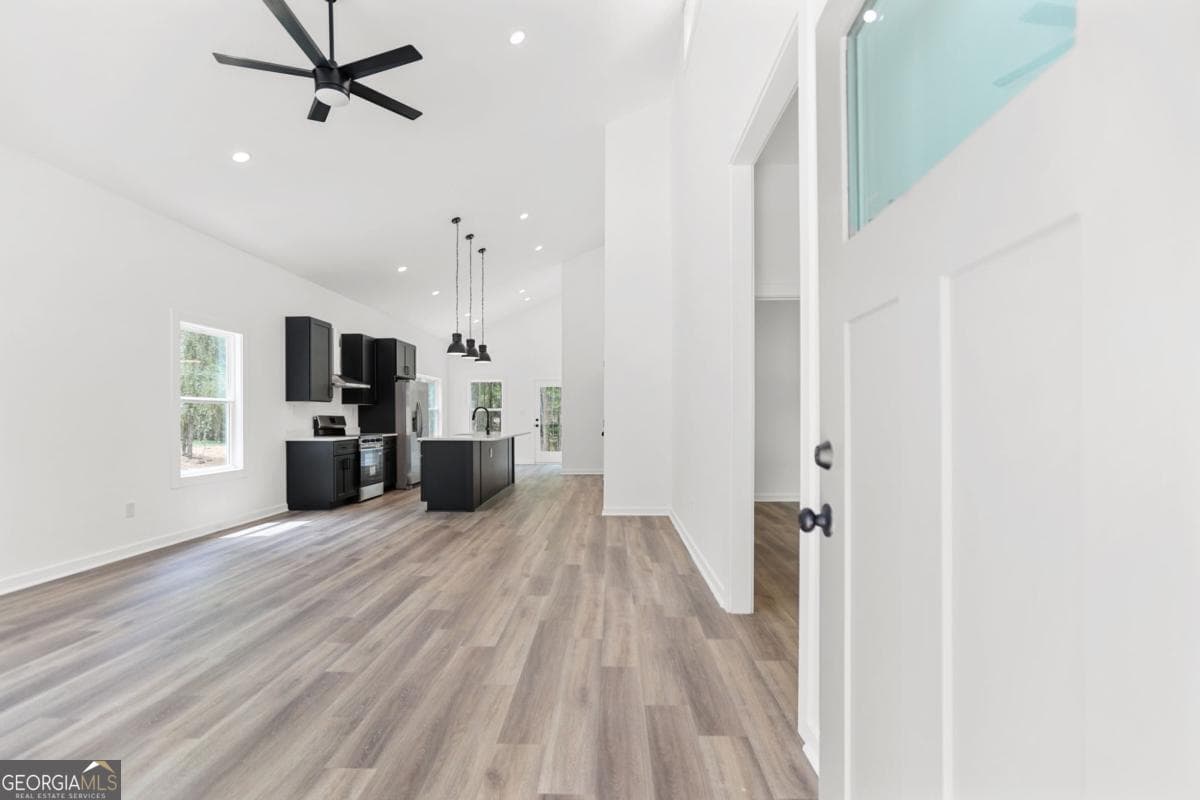 148 Lincoln St — photo 2