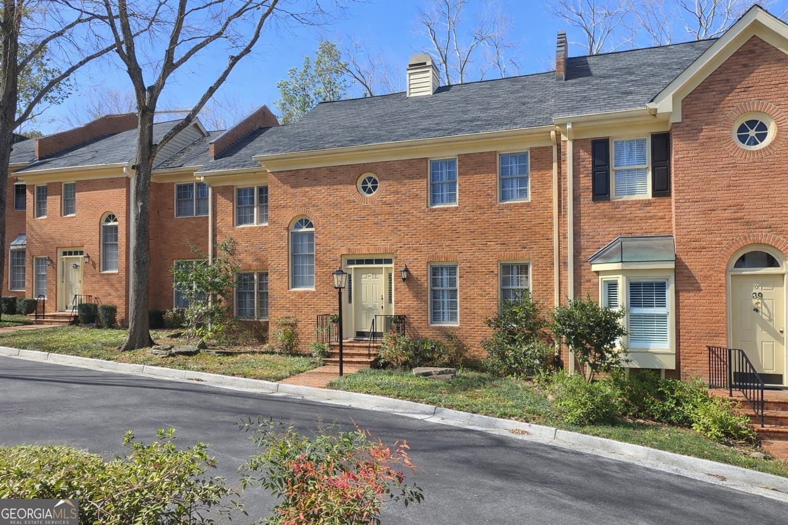 40 Ivy Chase Ne — photo 1