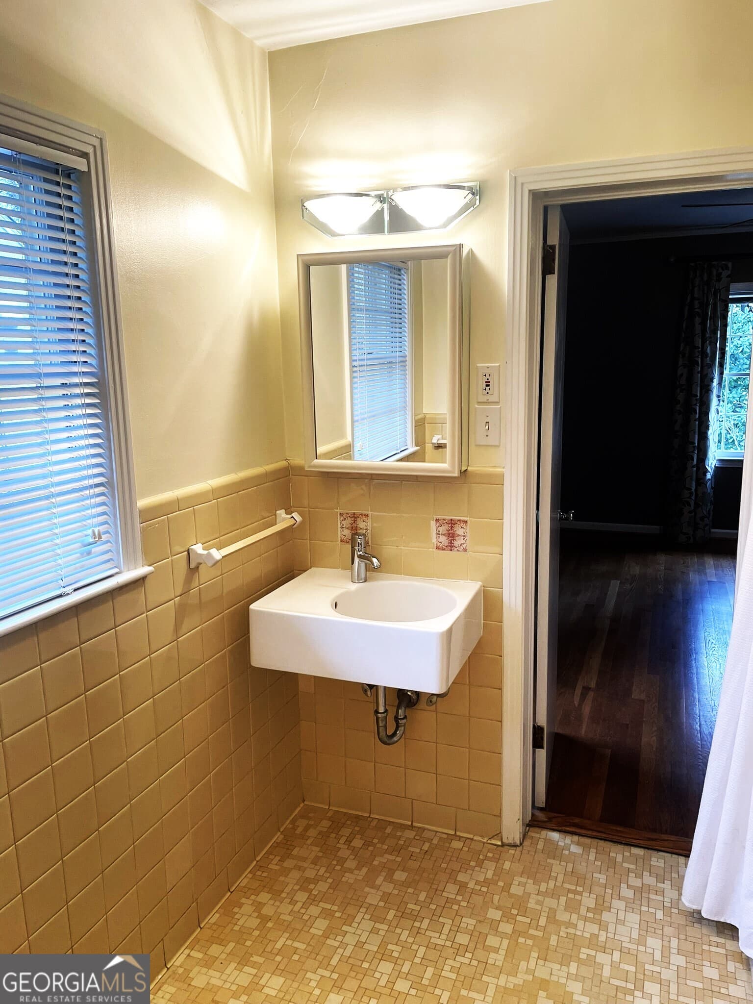 2703 Sharondale Ne Dr — photo 2