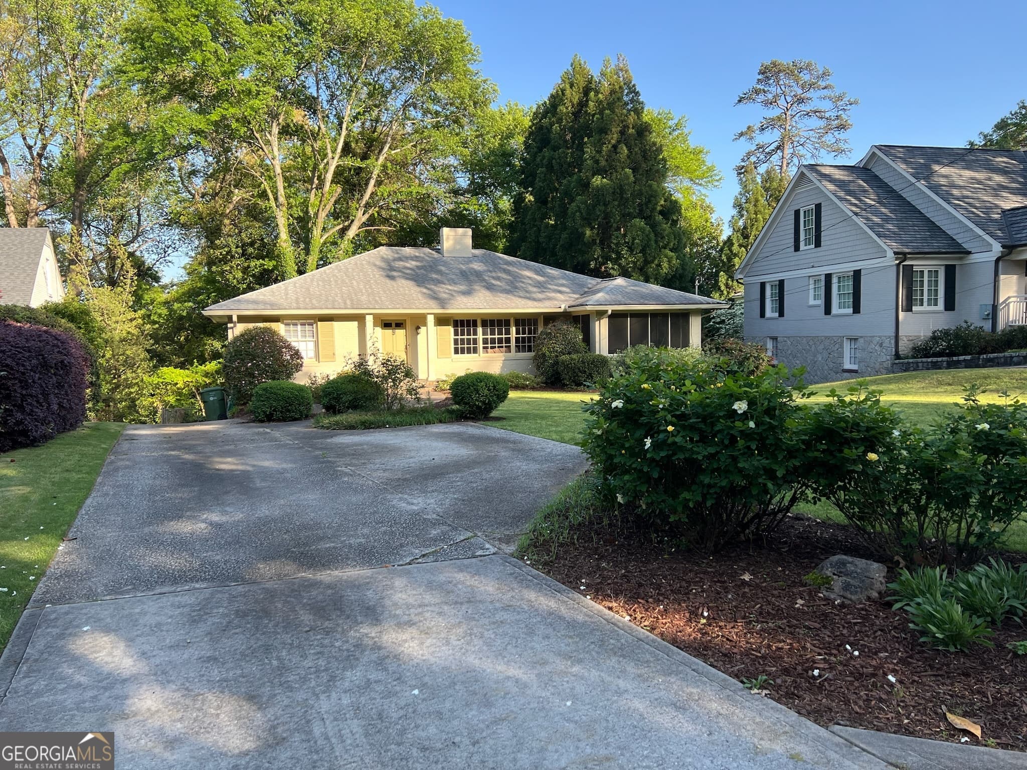 2703 Sharondale Ne Dr — photo 1