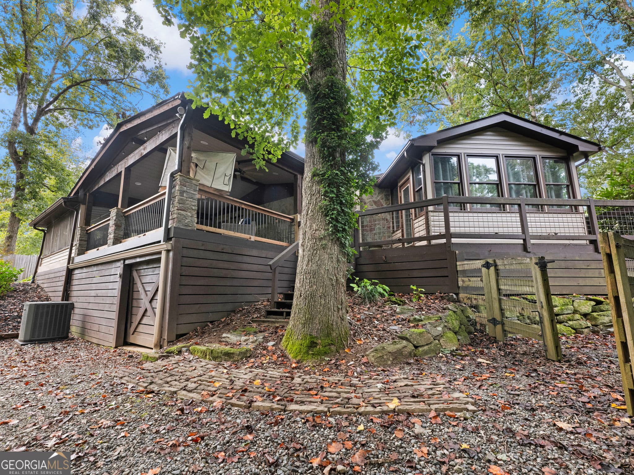 45 Lakepoint Dr — photo 88